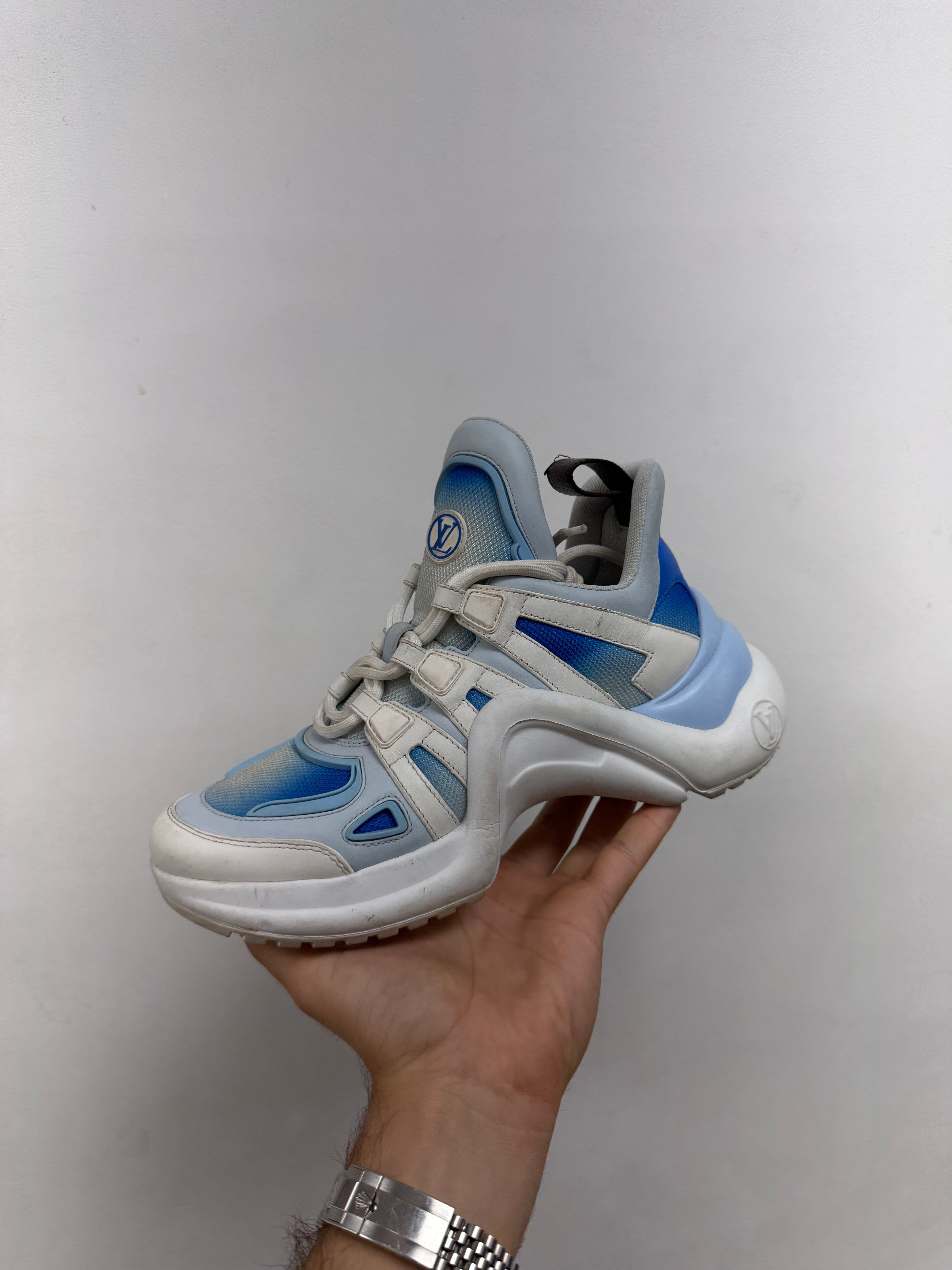 LV Archlight Sneaker White Baby Blue Used 37.5 N/A