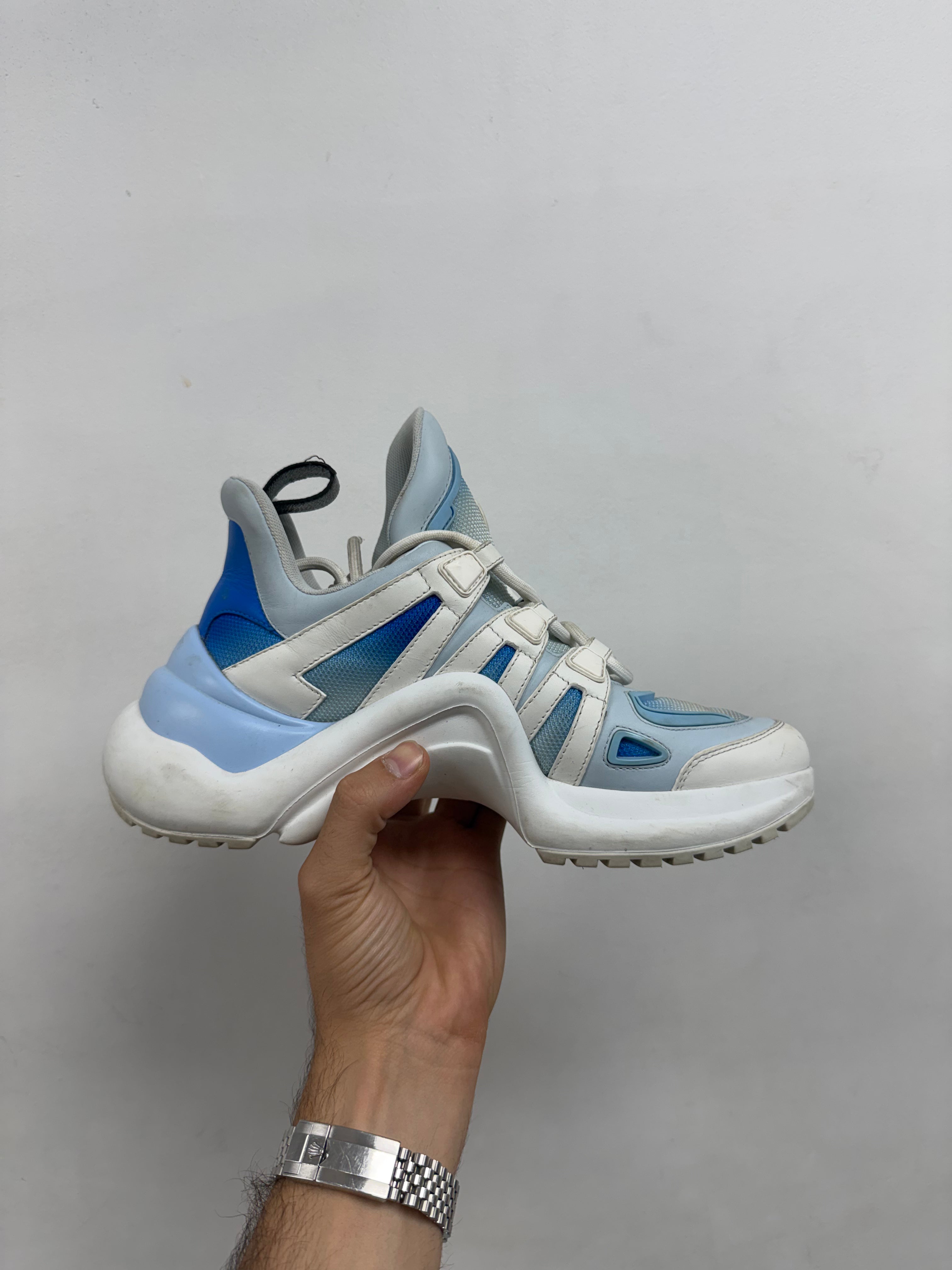 LV Archlight Sneaker White Baby Blue Used 37.5 N/A