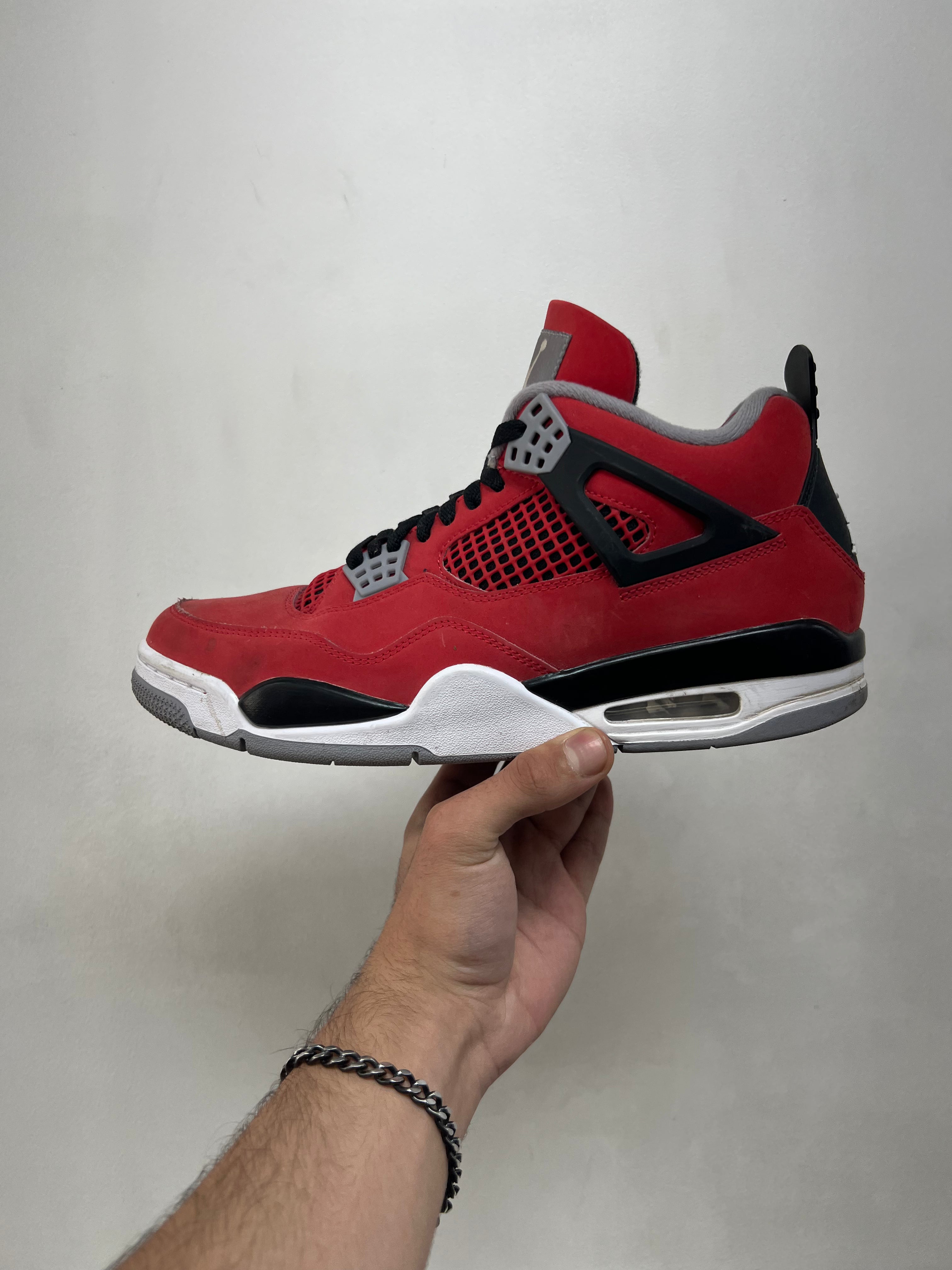 Jordan 4 Toro Sneakers