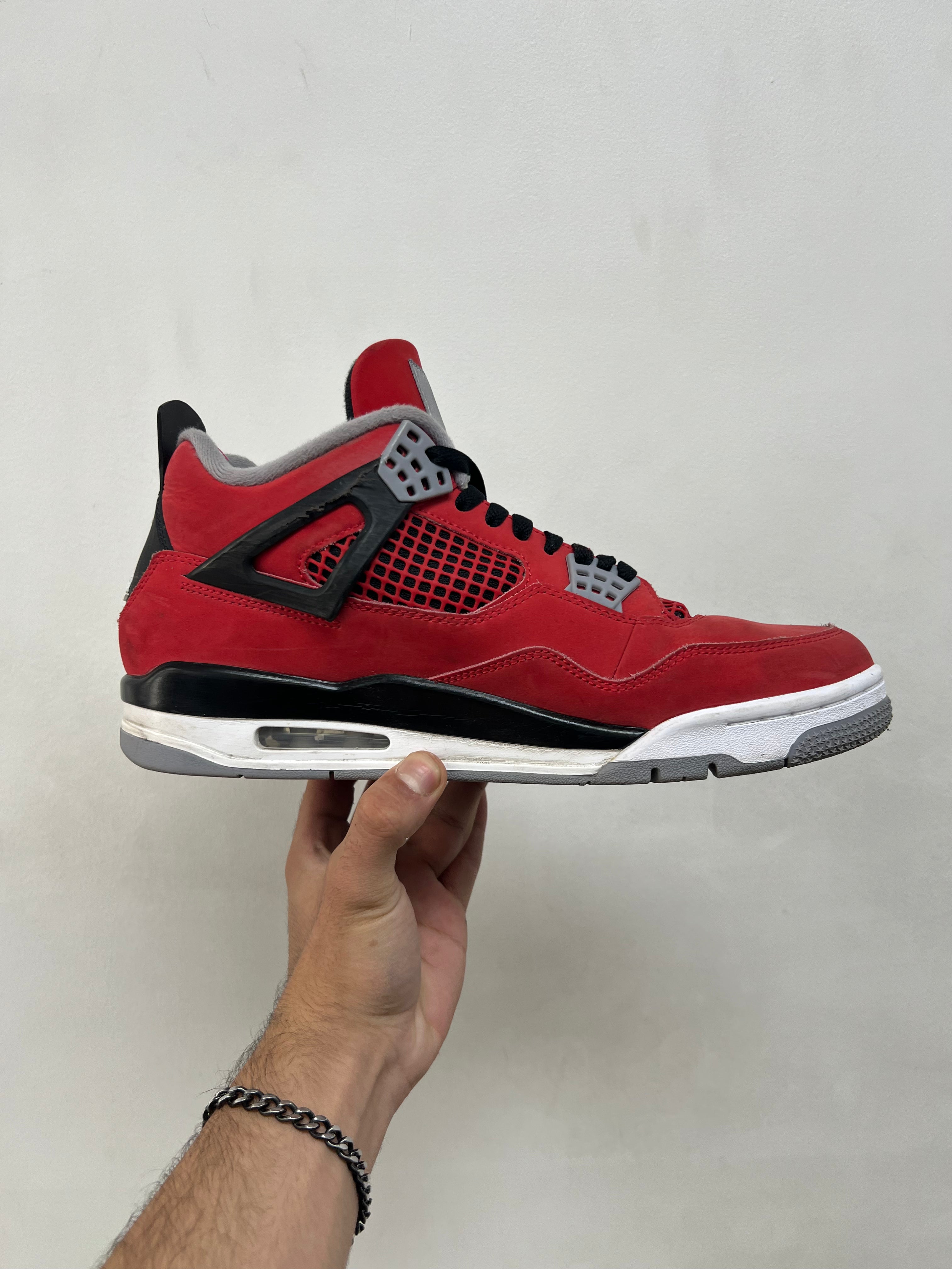 Jordan 4 Toro Sneakers