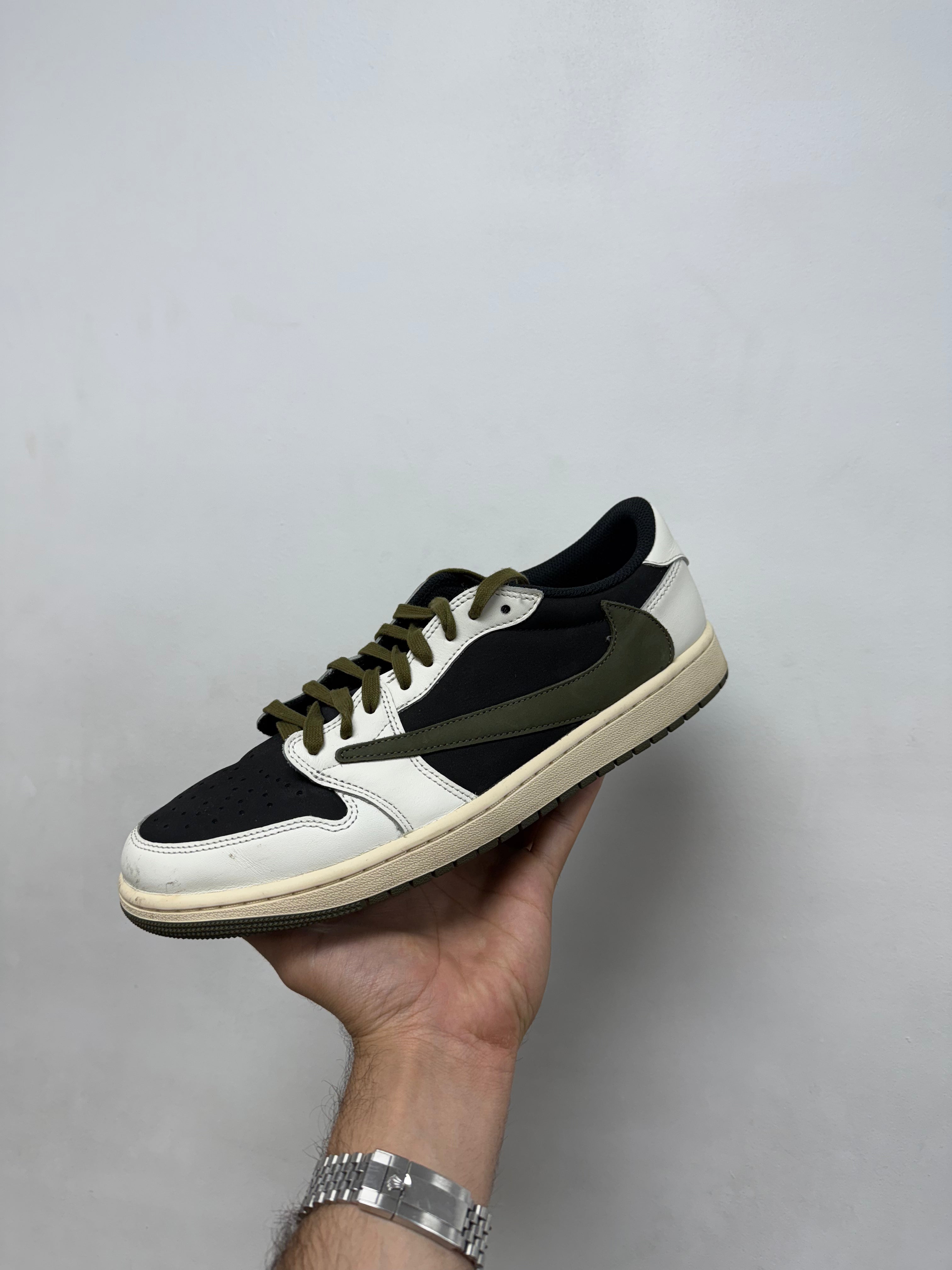 Jordan 1 Low Travis Scott Olive Sneakers