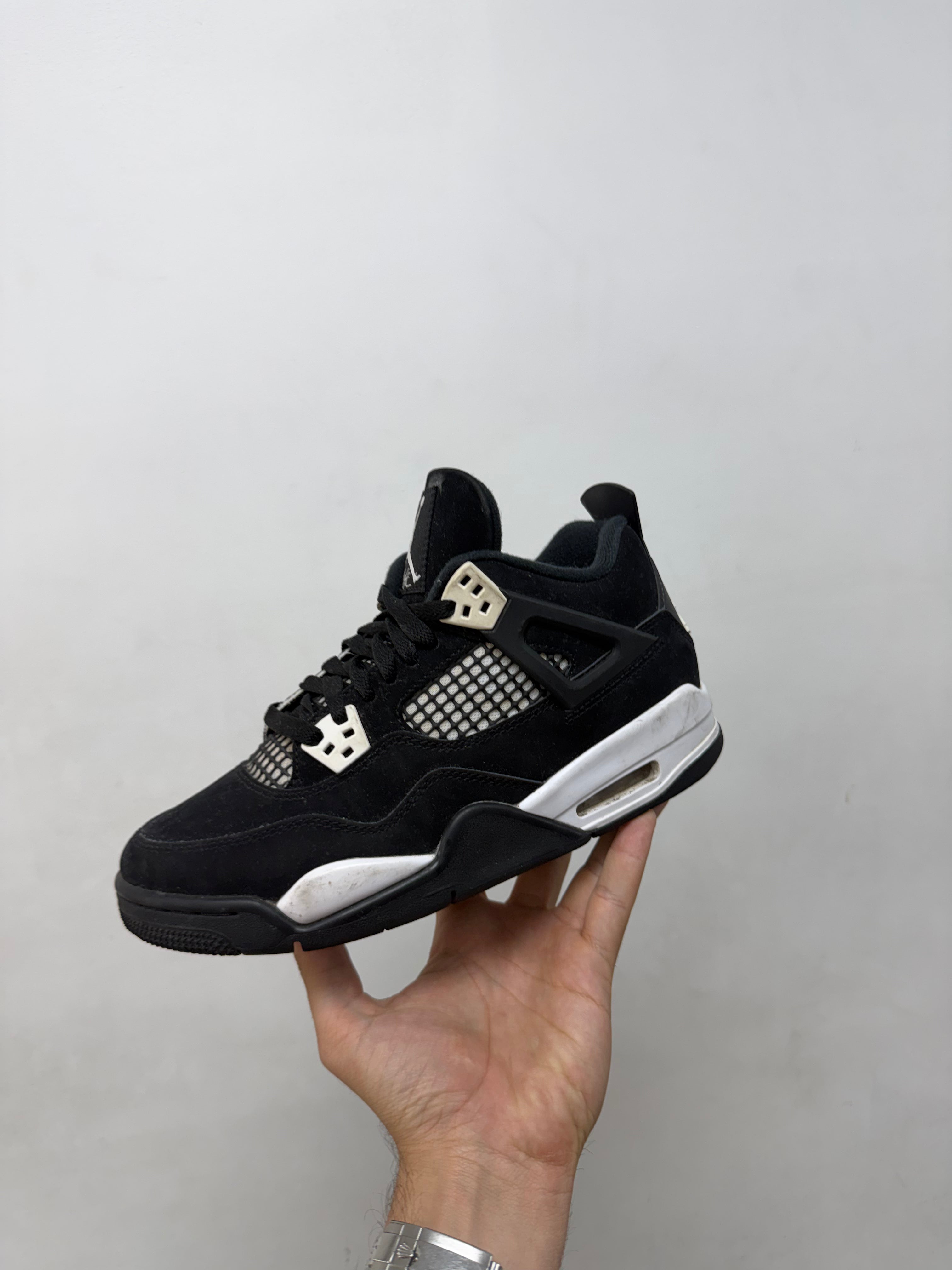 Jordan 4 White Thunder Sneakers