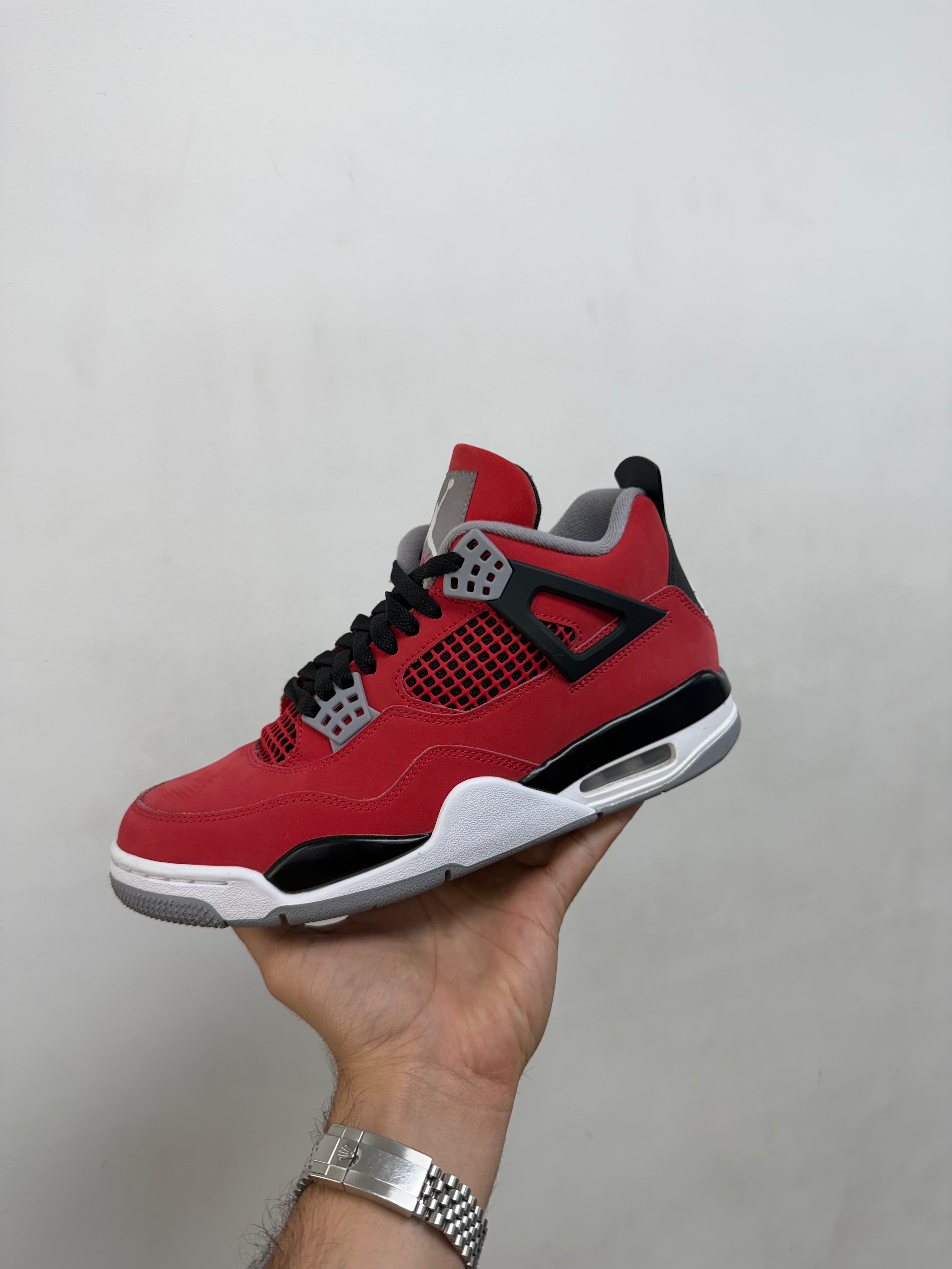 Jordan 4 Toro Sneakers