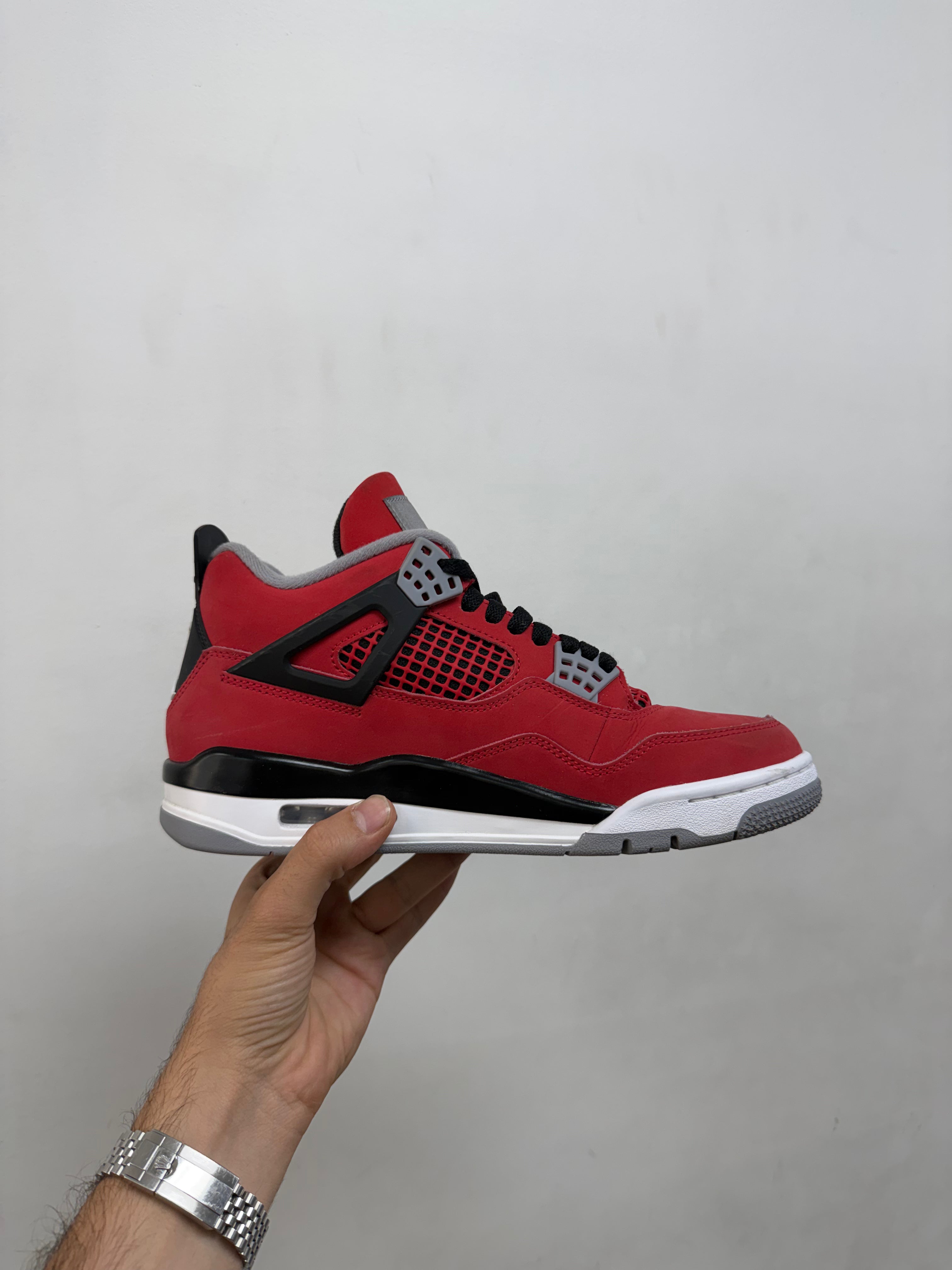 Jordan 4 Toro Sneakers