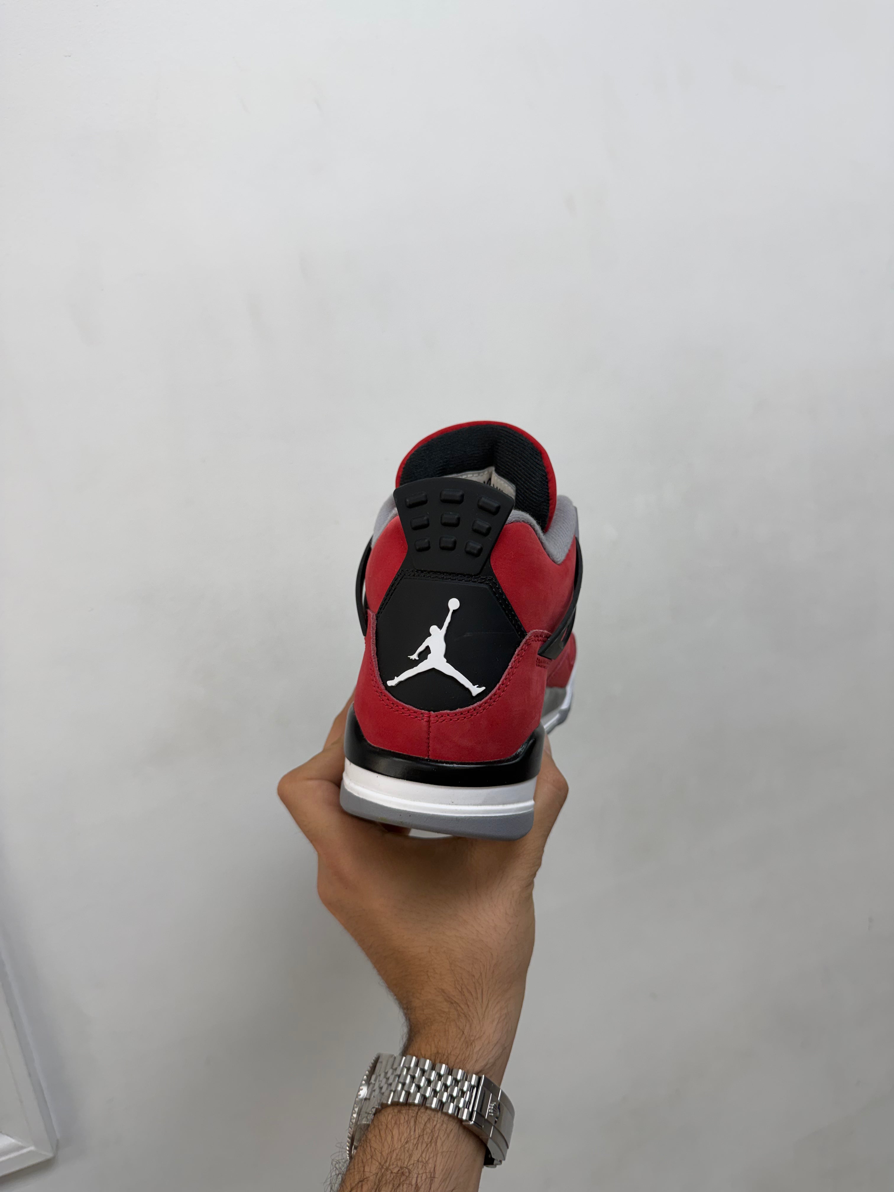 Jordan 4 Toro Sneakers