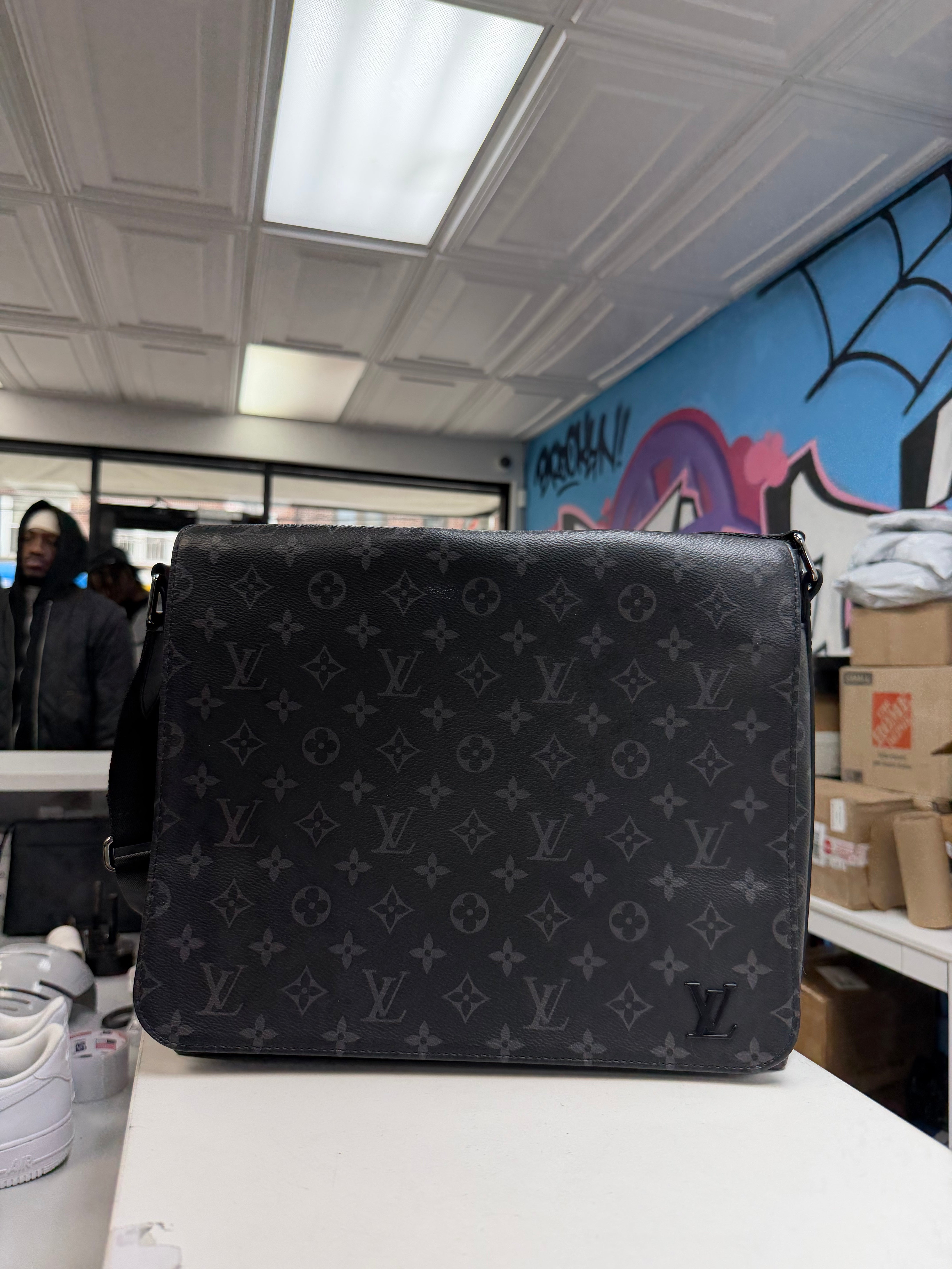 Louis Vuitton District PM Messnger Bag