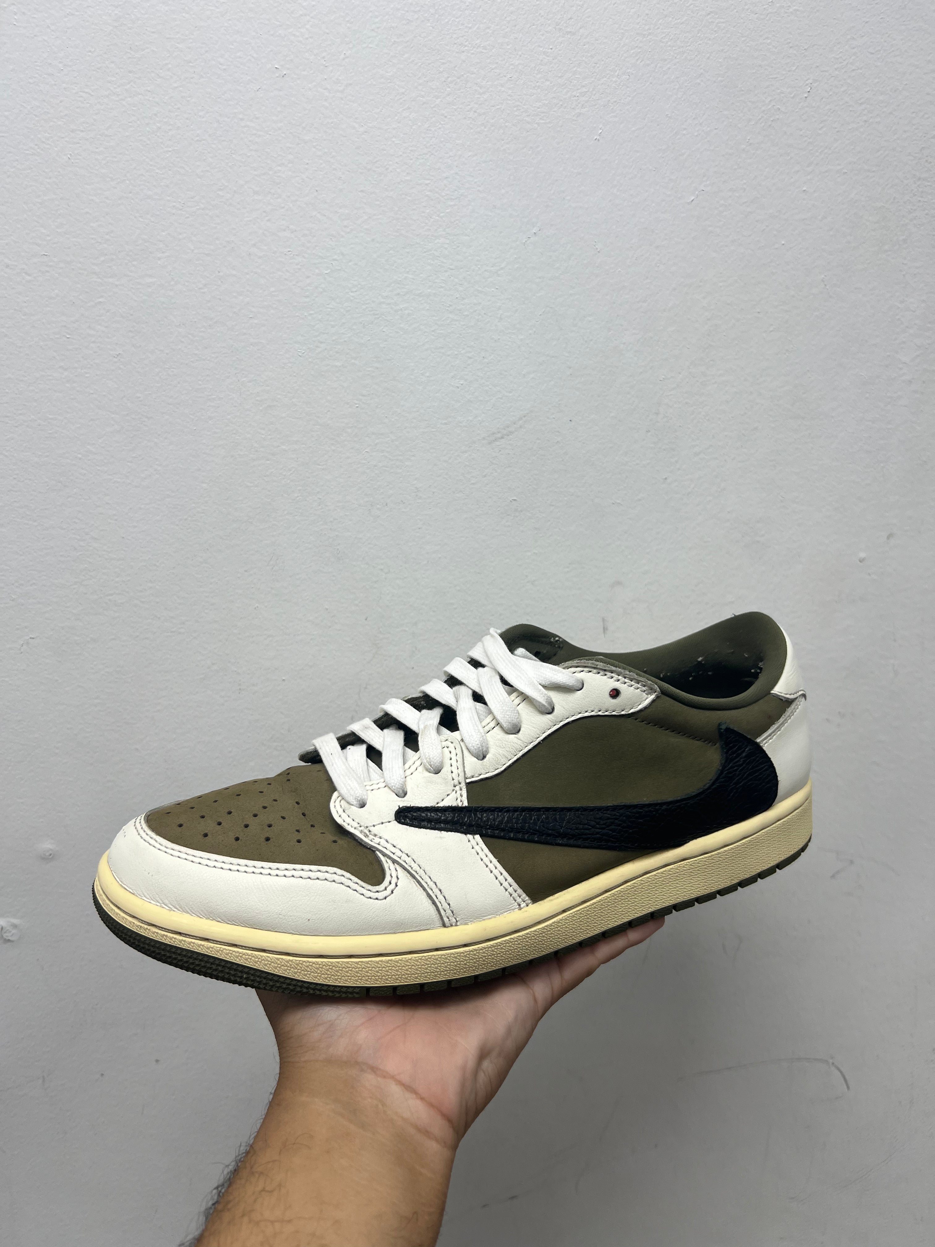 Jordan 1 Low Travis Scott Medium Olive Sneakers