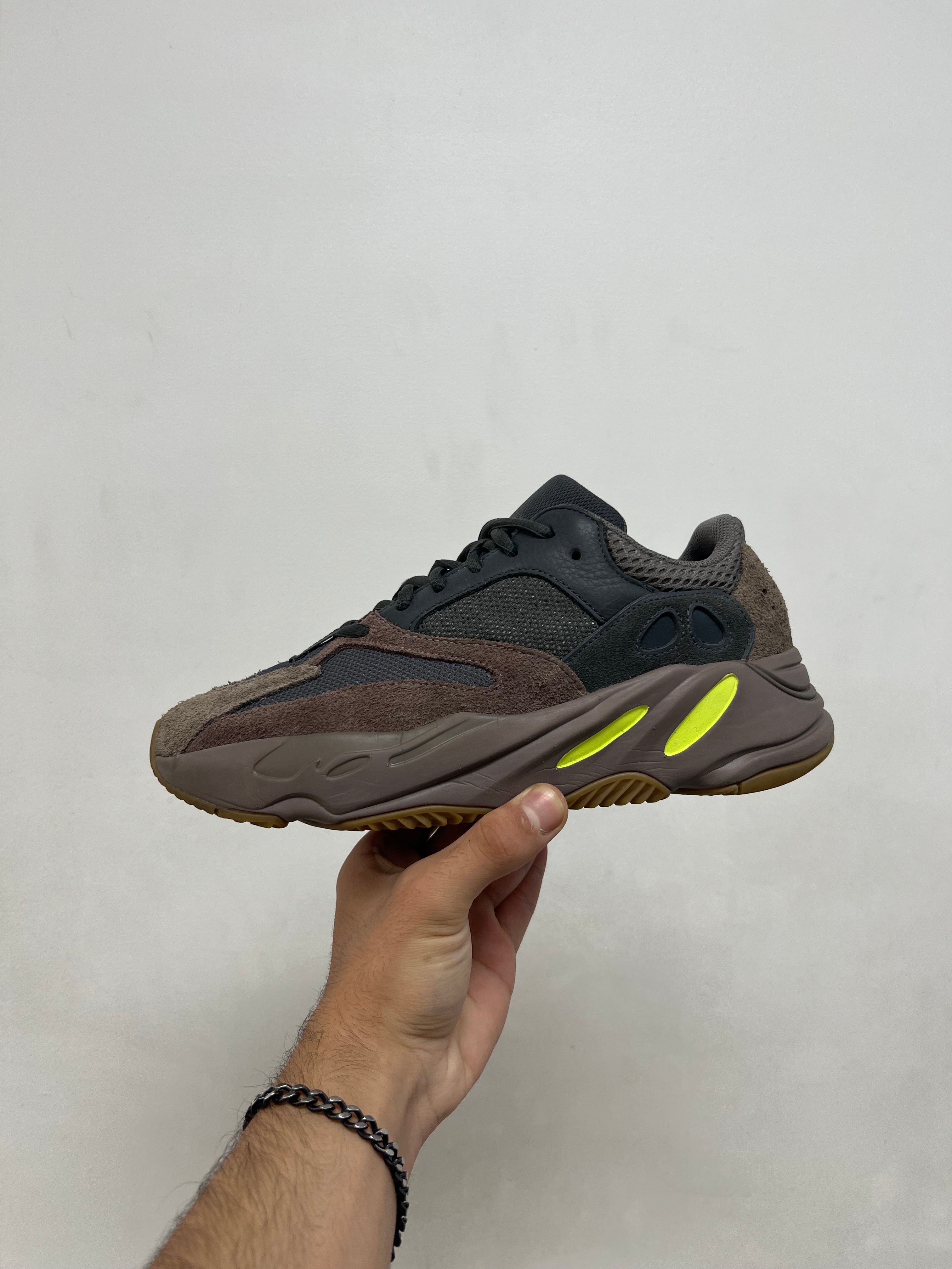 YZY 700 Mauve Sneakers
