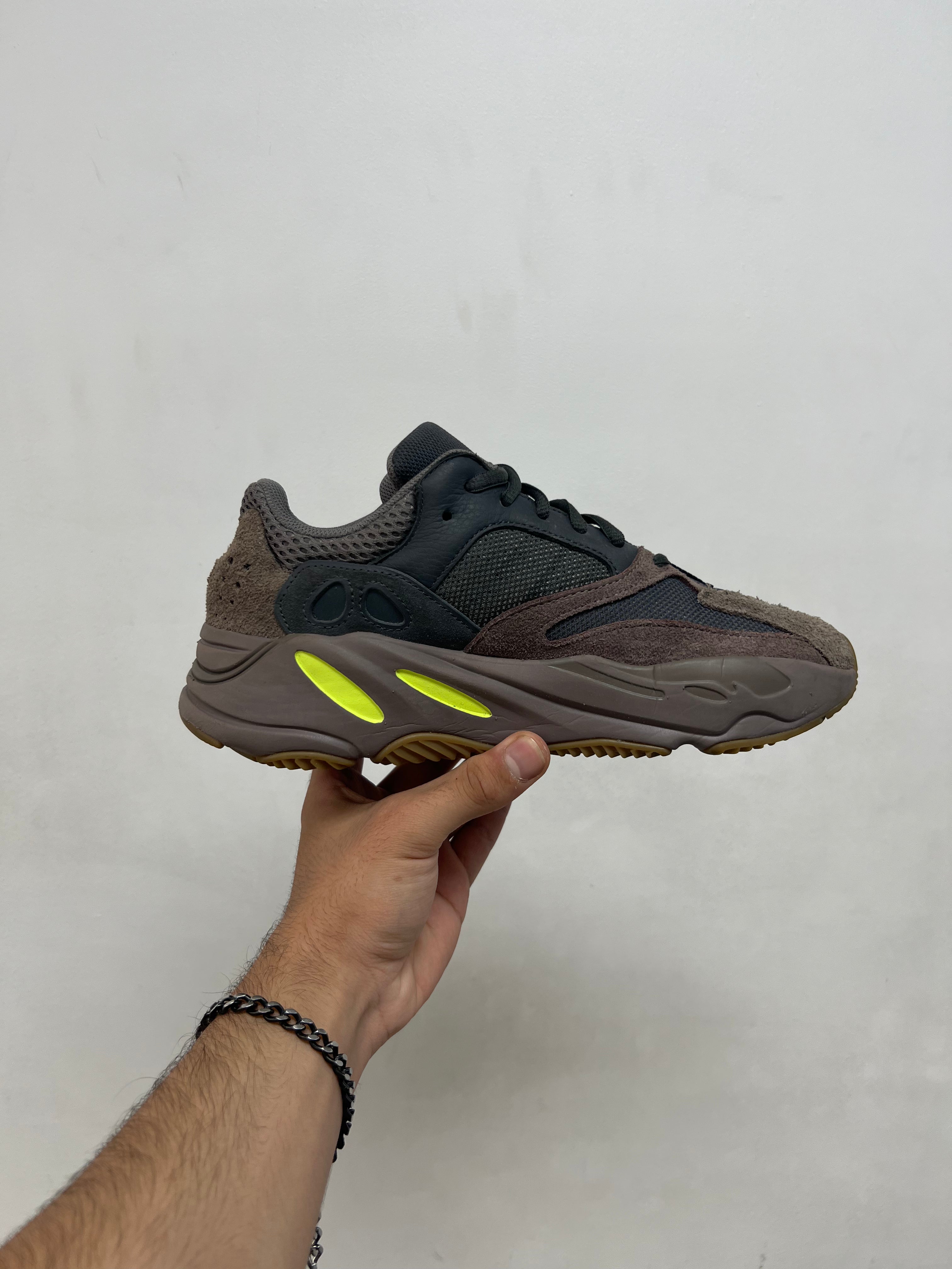 YZY 700 Mauve Sneakers