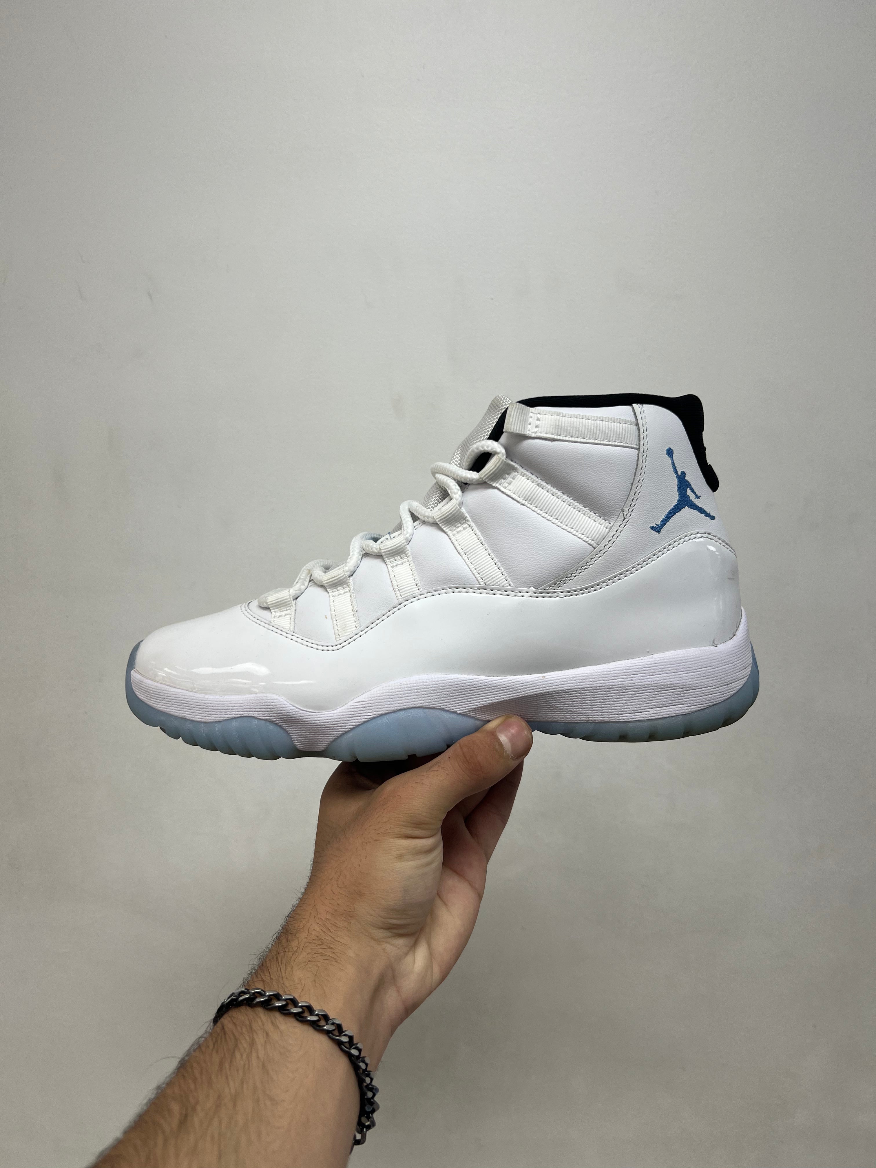 Jordan 11 Legend Blue Sneakers