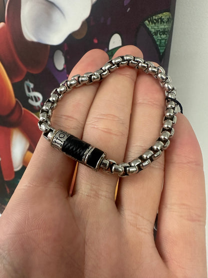 LV Chain Bracelet Used OS N/A