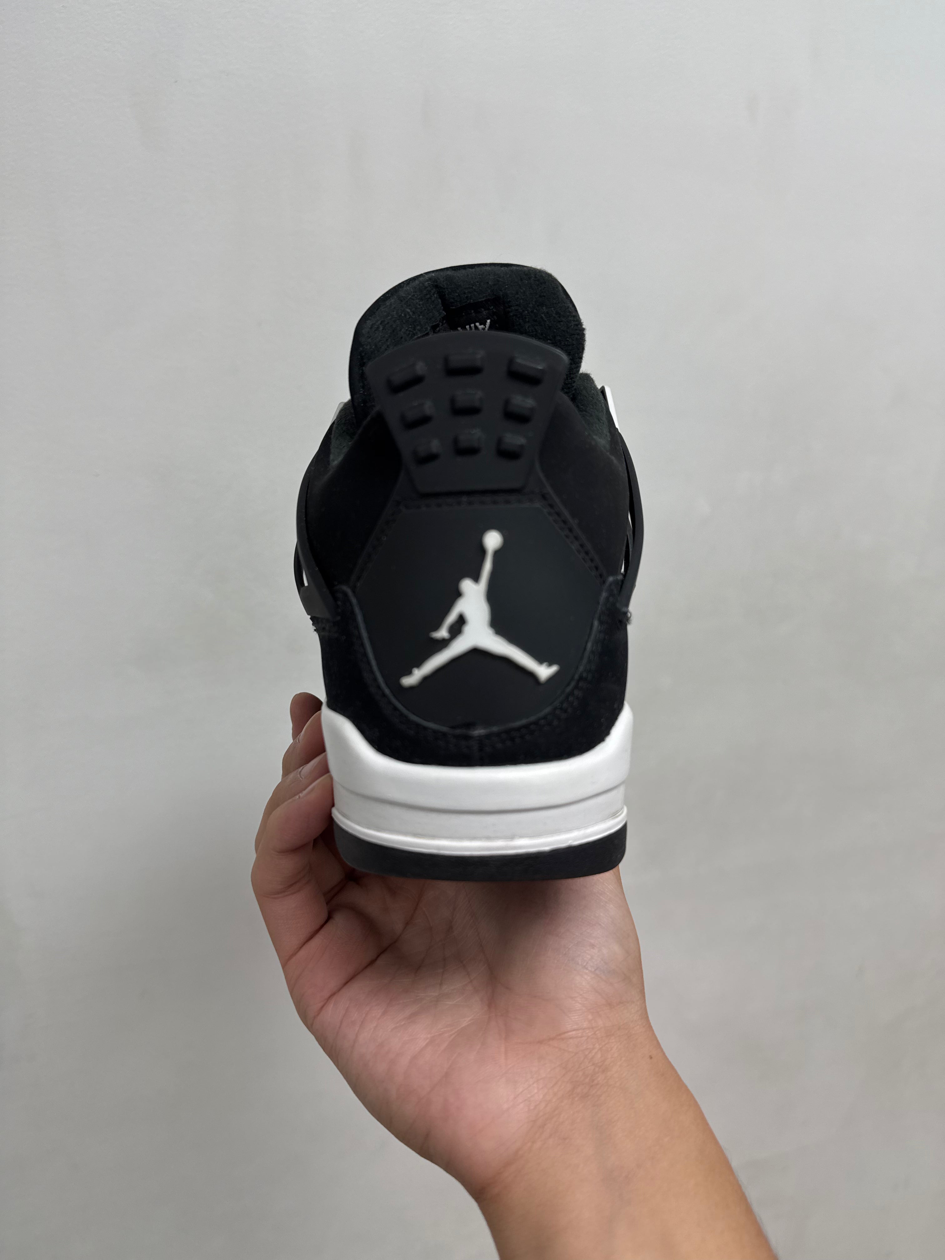Jordan 4 White Thunder Sneakers