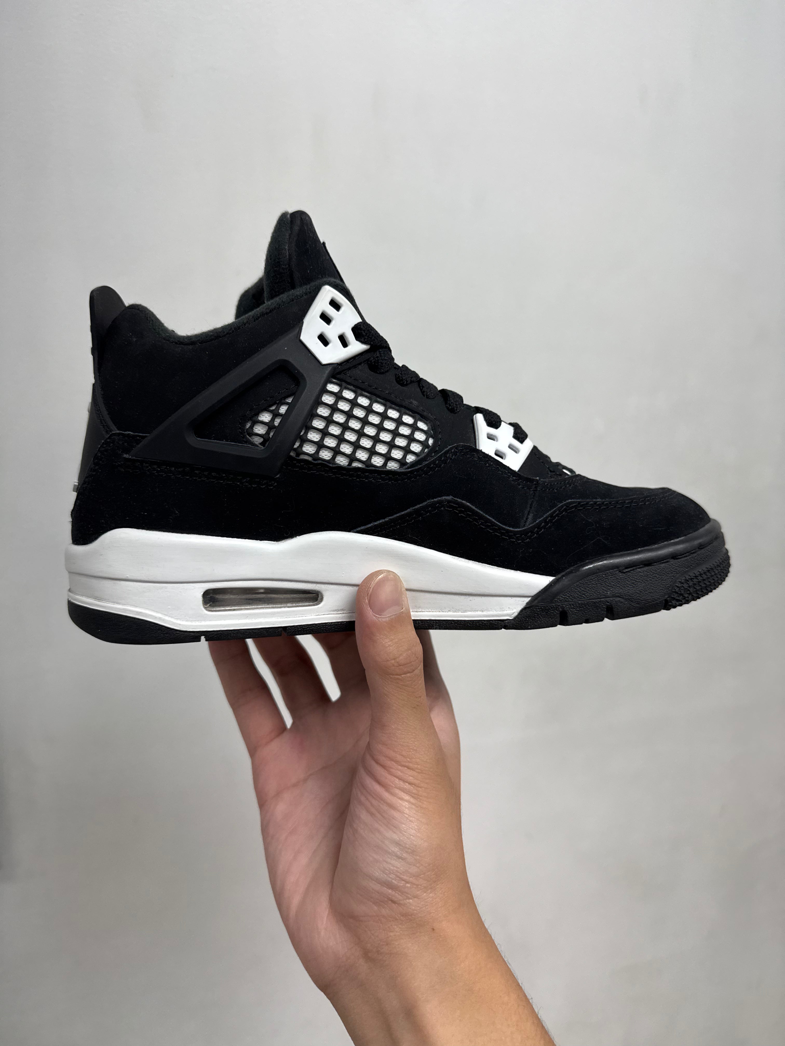 Jordan 4 White Thunder Sneakers