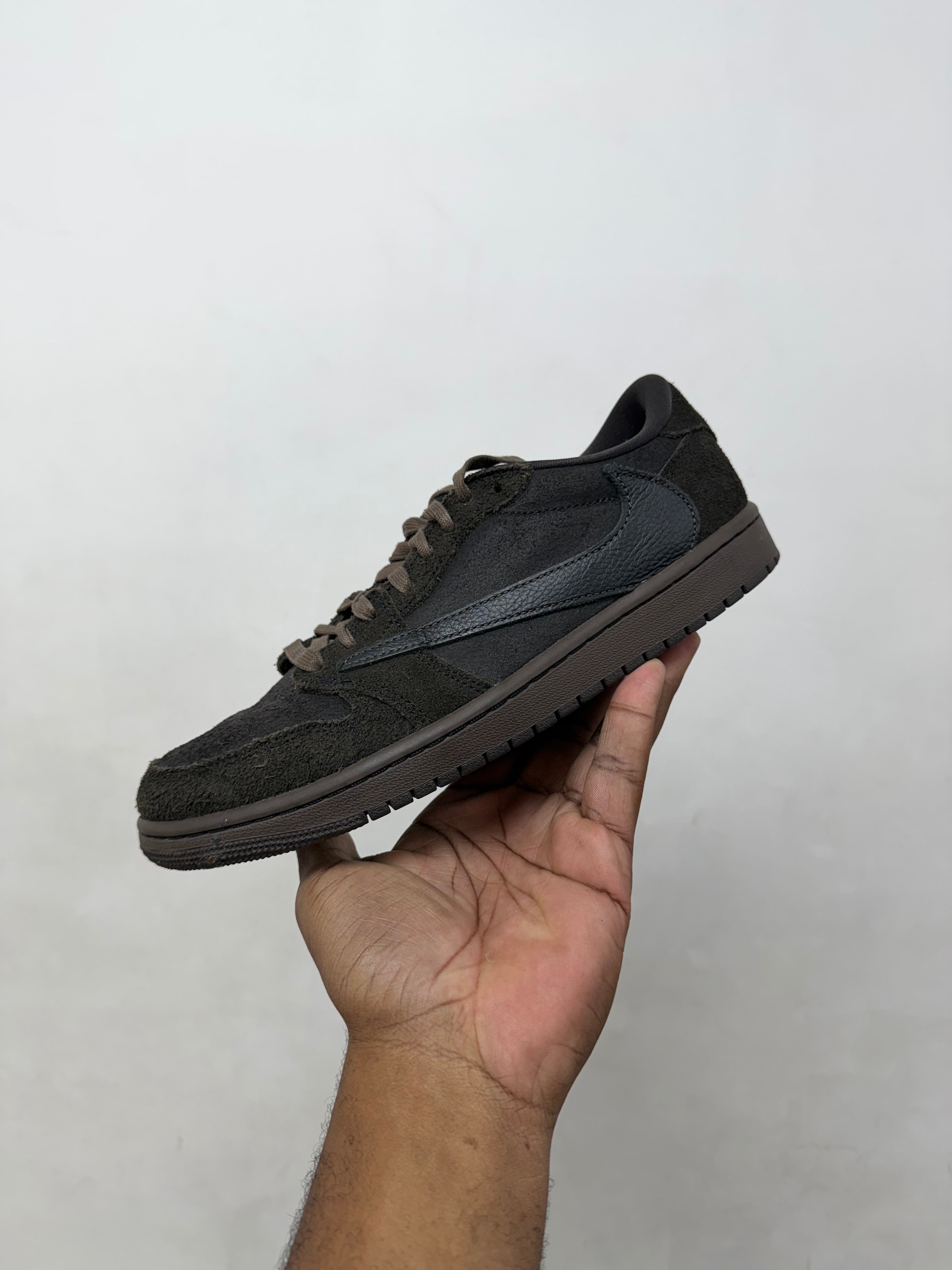 Jordan 1 Low Travis Scott Velvet Brown Sneakers