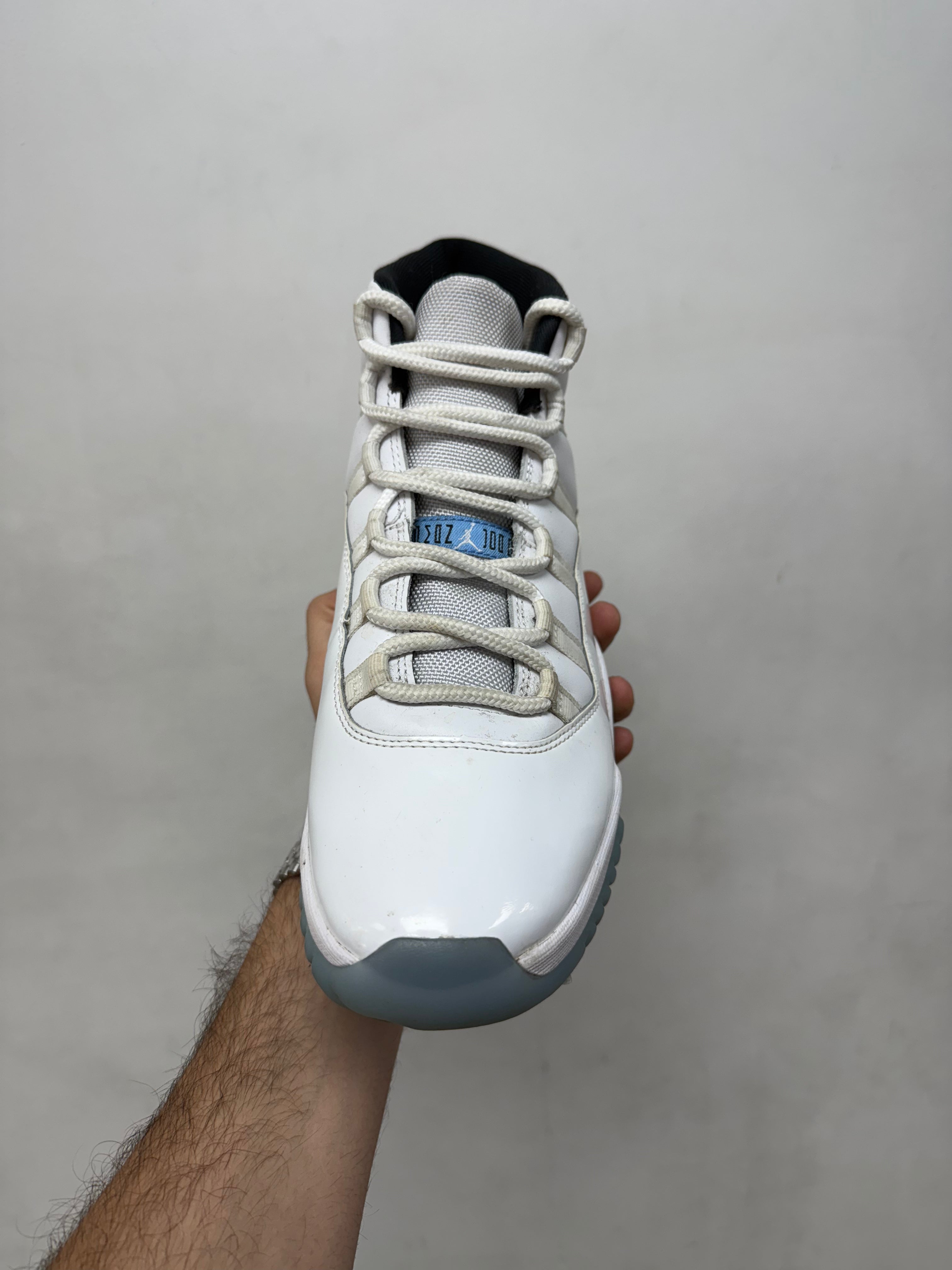 Jordan 11 Legend Blue Sneakers