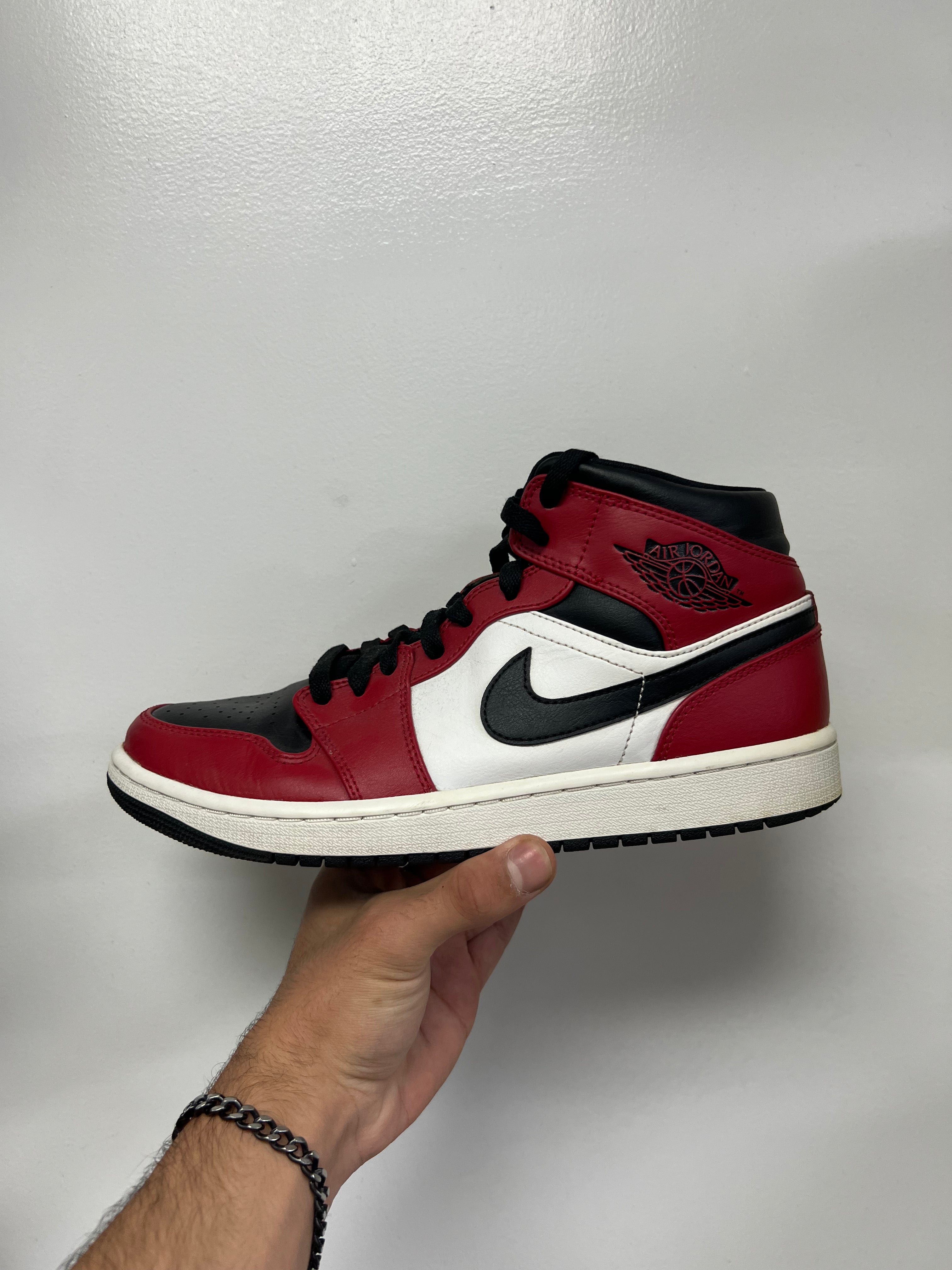 Nike Jordan 1 Mid Chicago Toe Sneakers