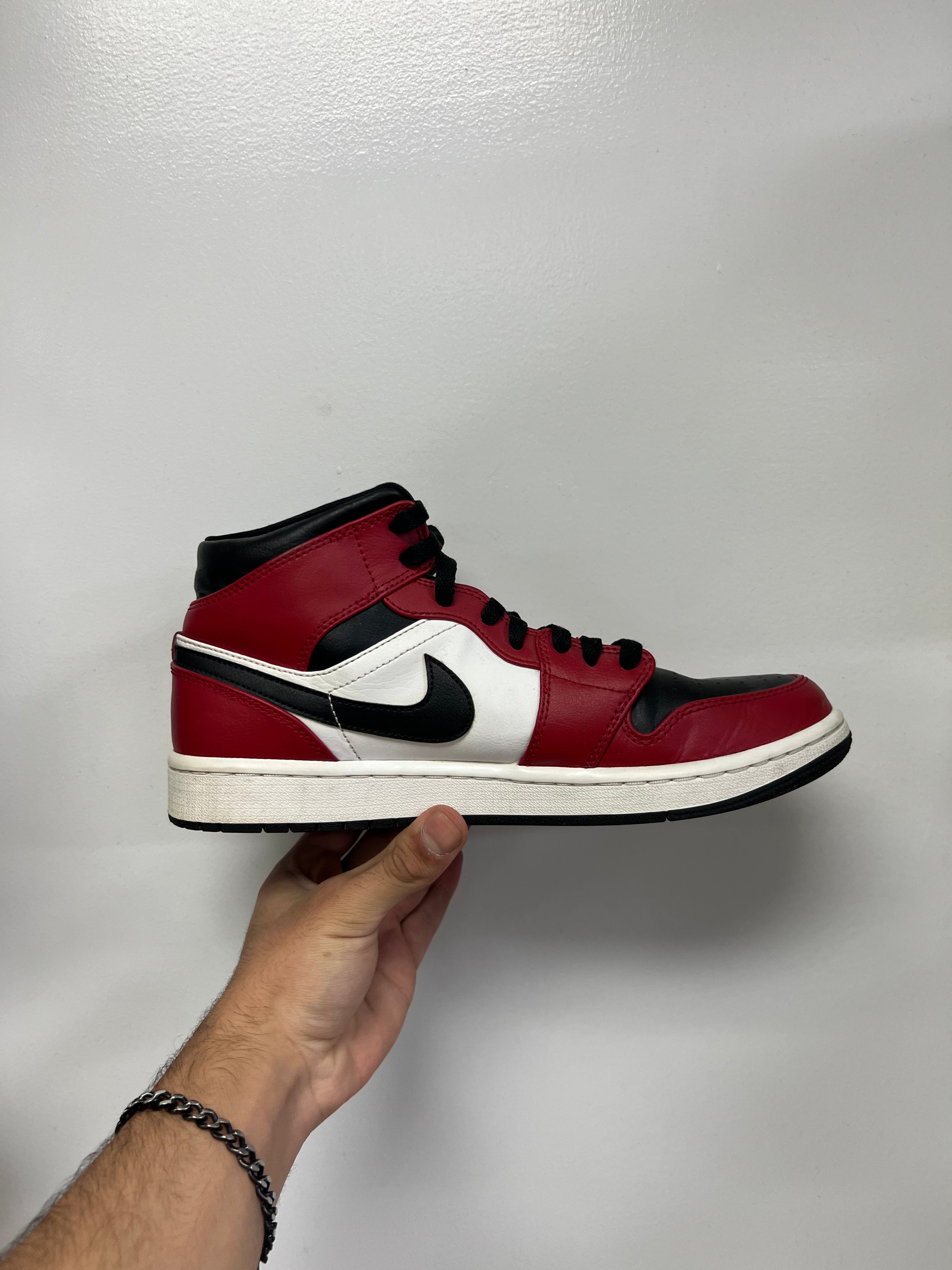 Nike Jordan 1 Mid Chicago Toe Sneakers