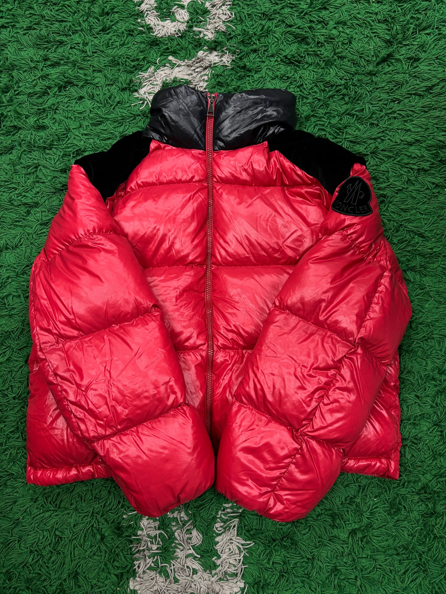 Moncler Women's Jacket Red Black Velour Used 3 N/A