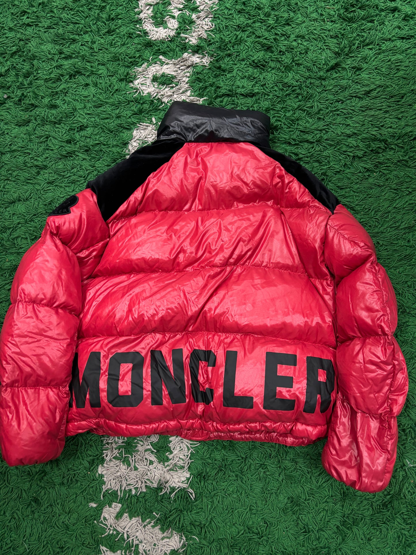 Moncler Women's Jacket Red Black Velour Used 3 N/A