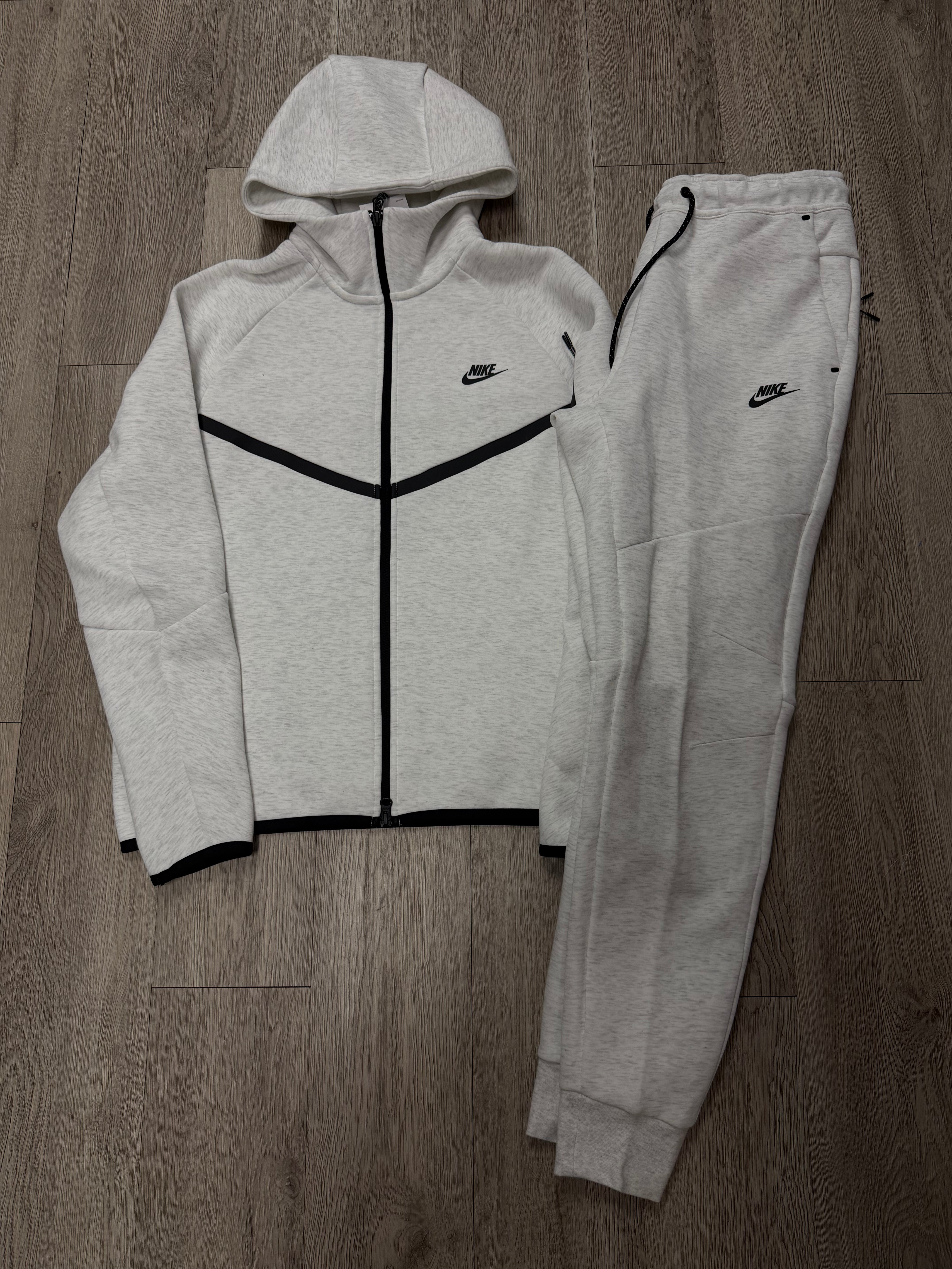 Nike Tech Grey White Sweatsuit