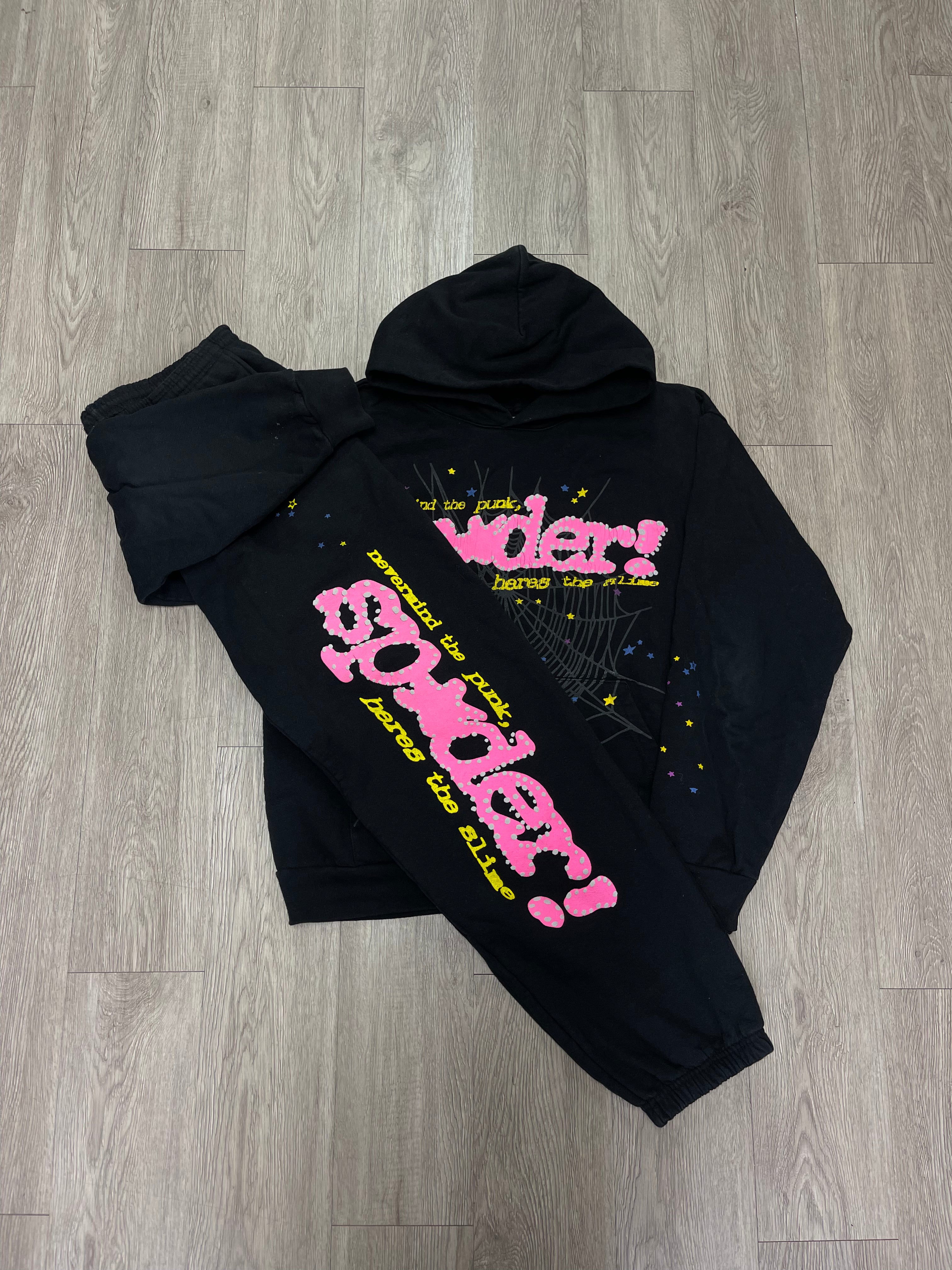 Sp5der Black P*nk V2 Sweatsuit