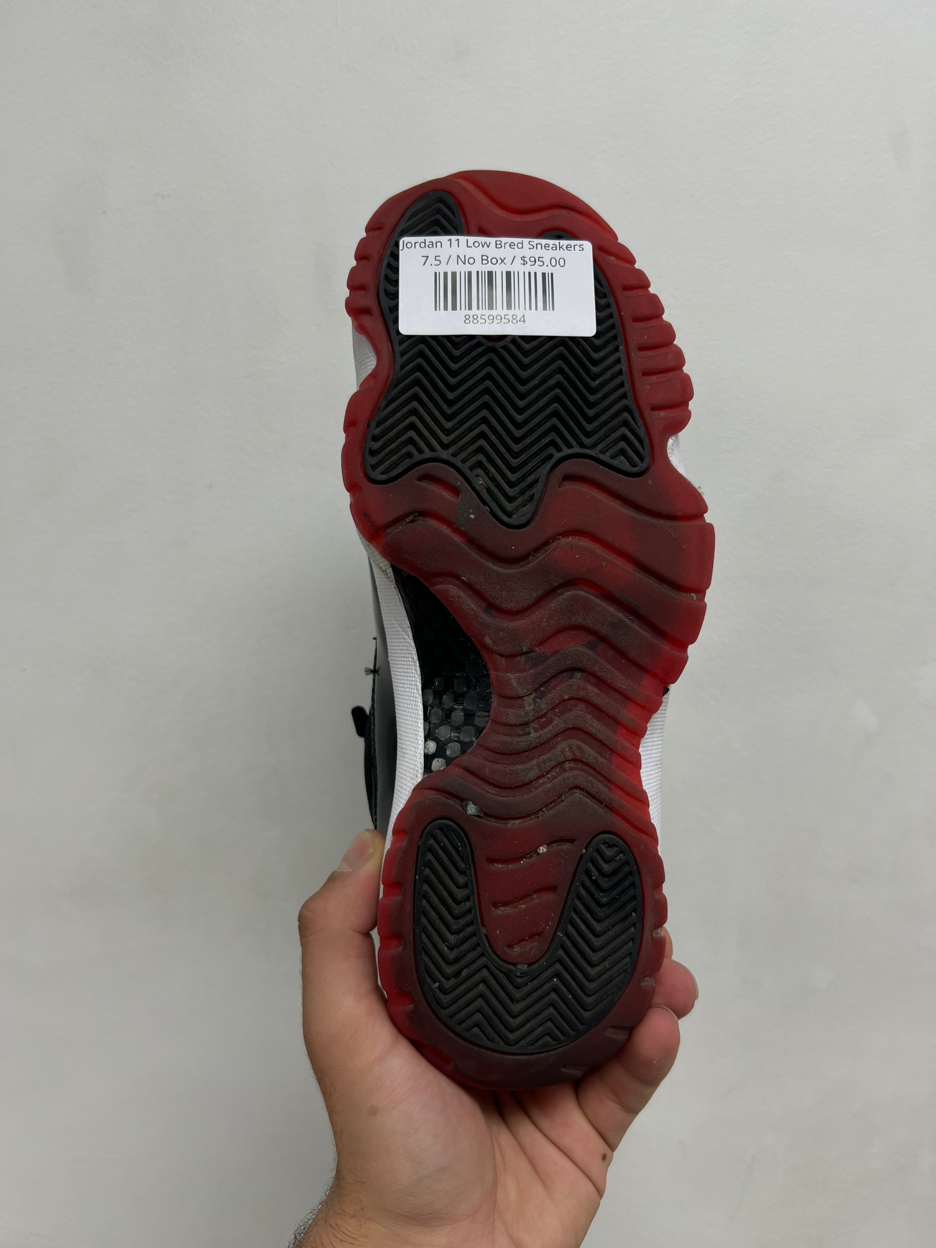 Jordan 11 Low Bred Sneakers