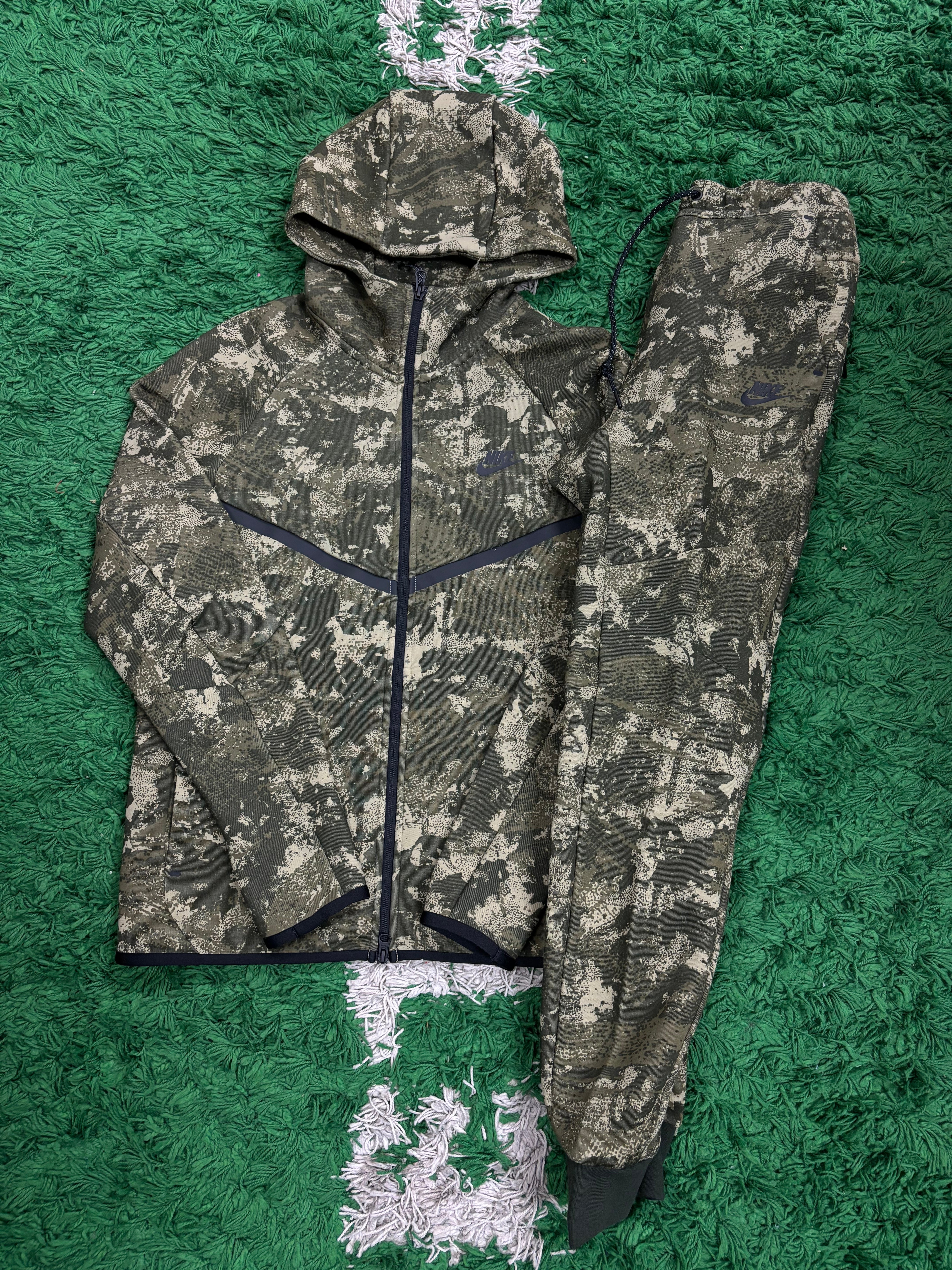Nike Tech Sweatsuit Green Digi Camo New Large With Tags