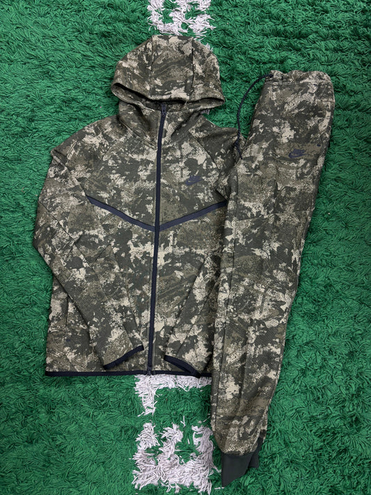 Nike Tech Sweatsuit Green Digi Camo New Large With Tags