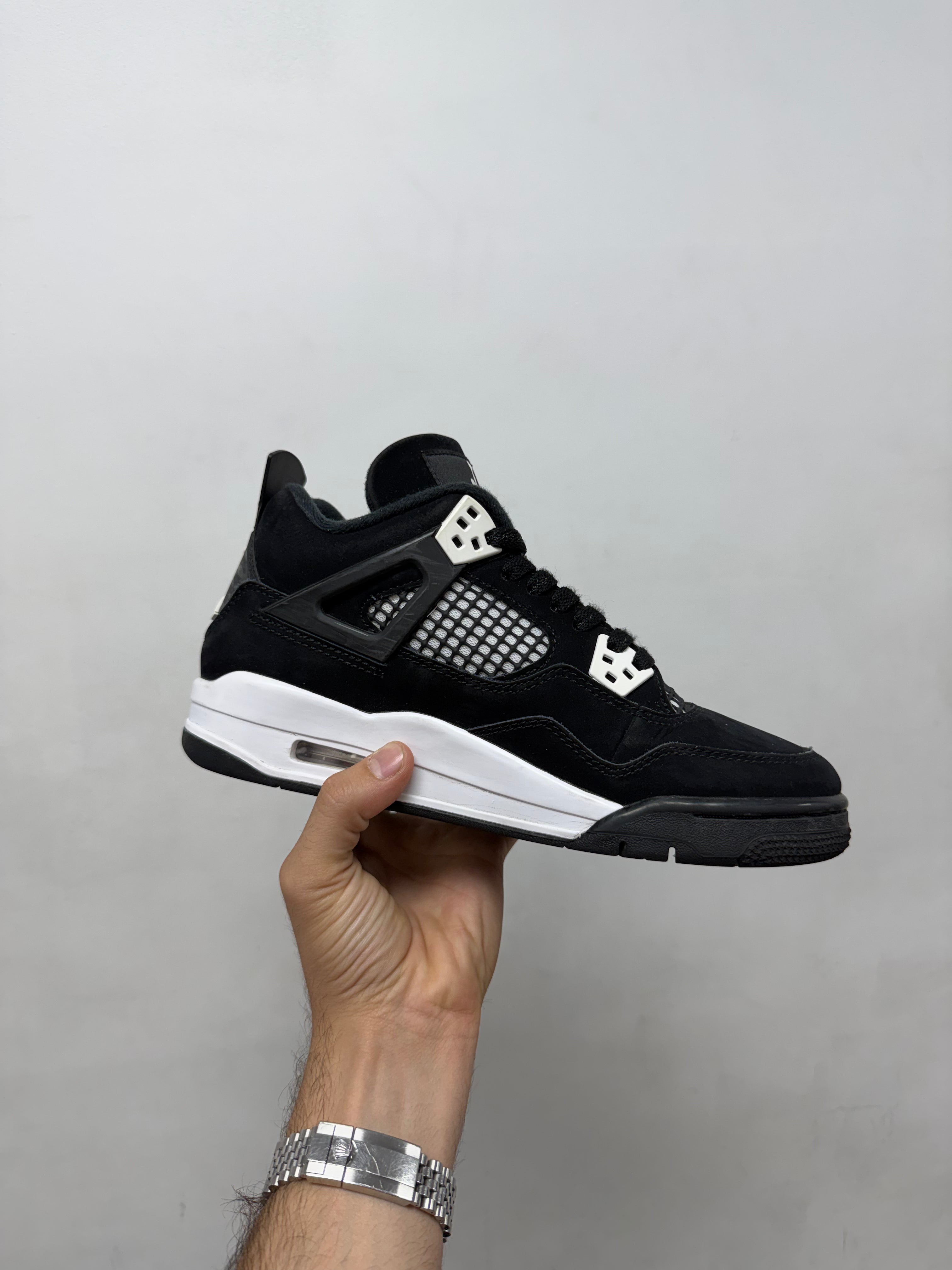 Jordan 4 White Thunder Sneakers