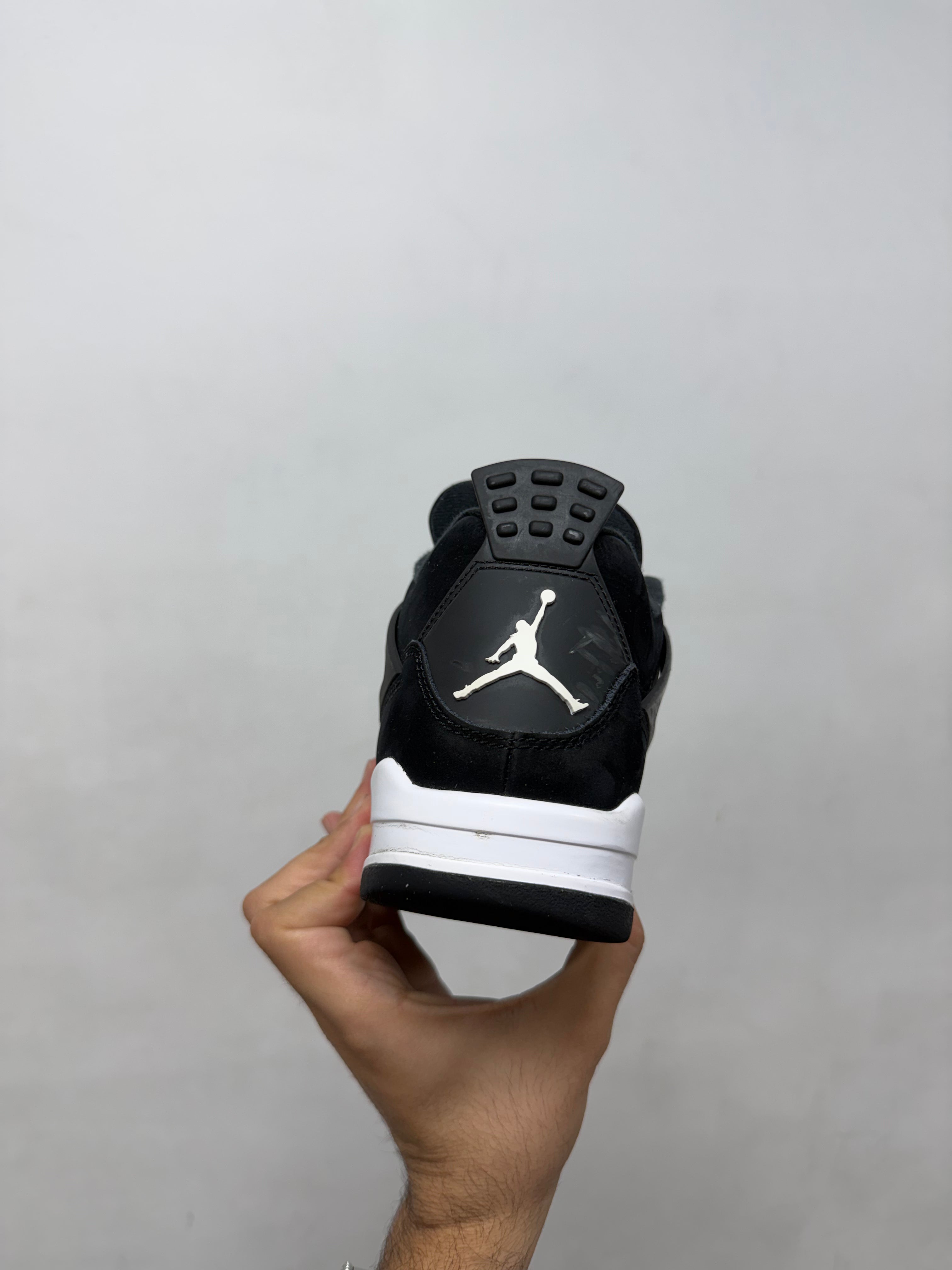 Jordan 4 White Thunder Sneakers