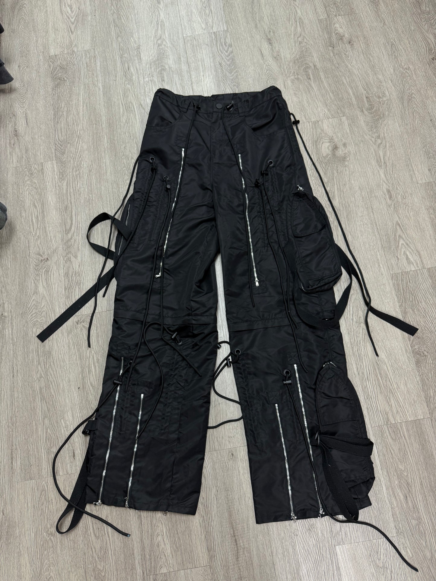 WDW Black Cargo Pants  New 32 With Tags