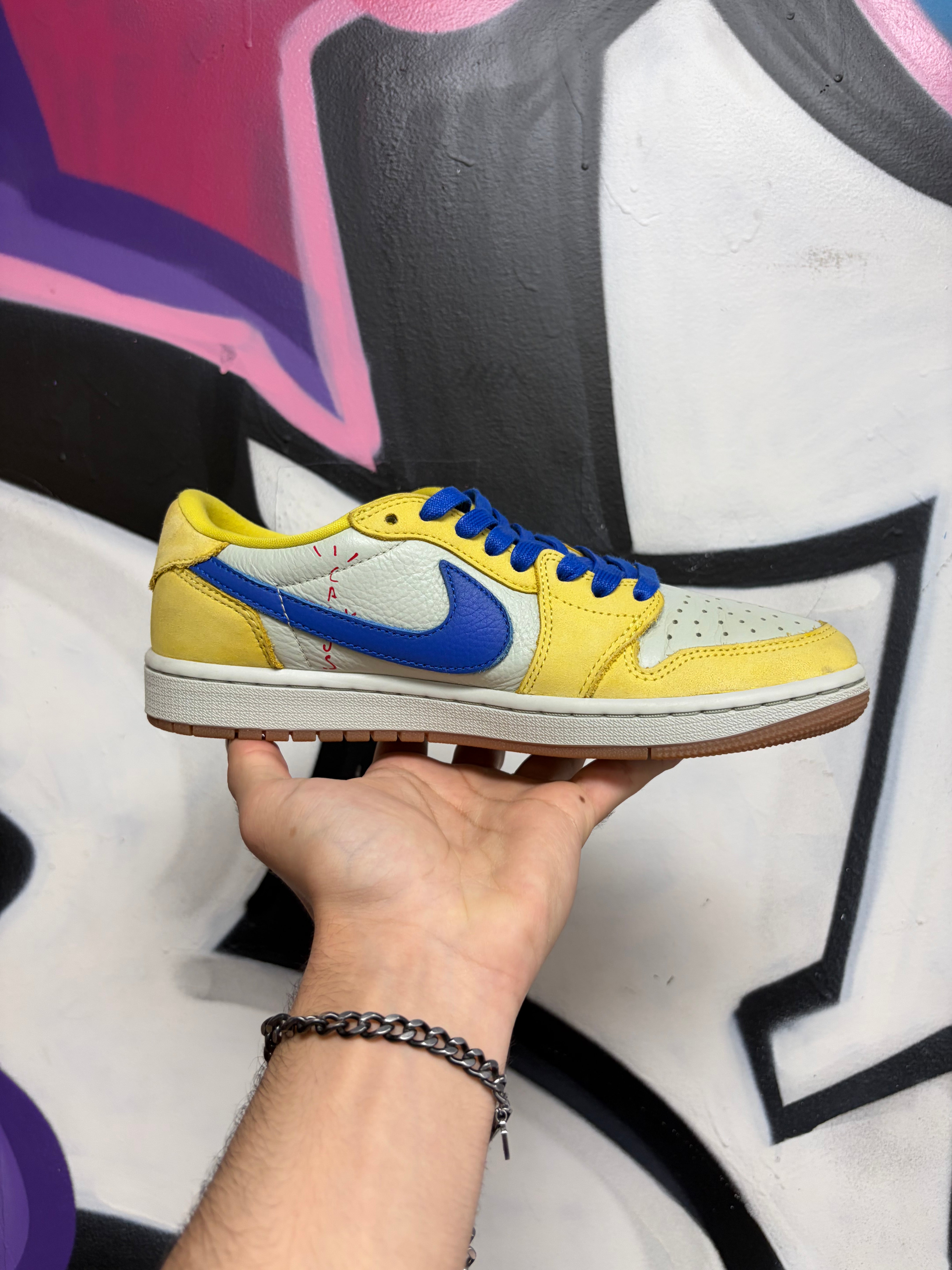 Jordan 1 Low Travis Scott Canary Yellow Sneakers