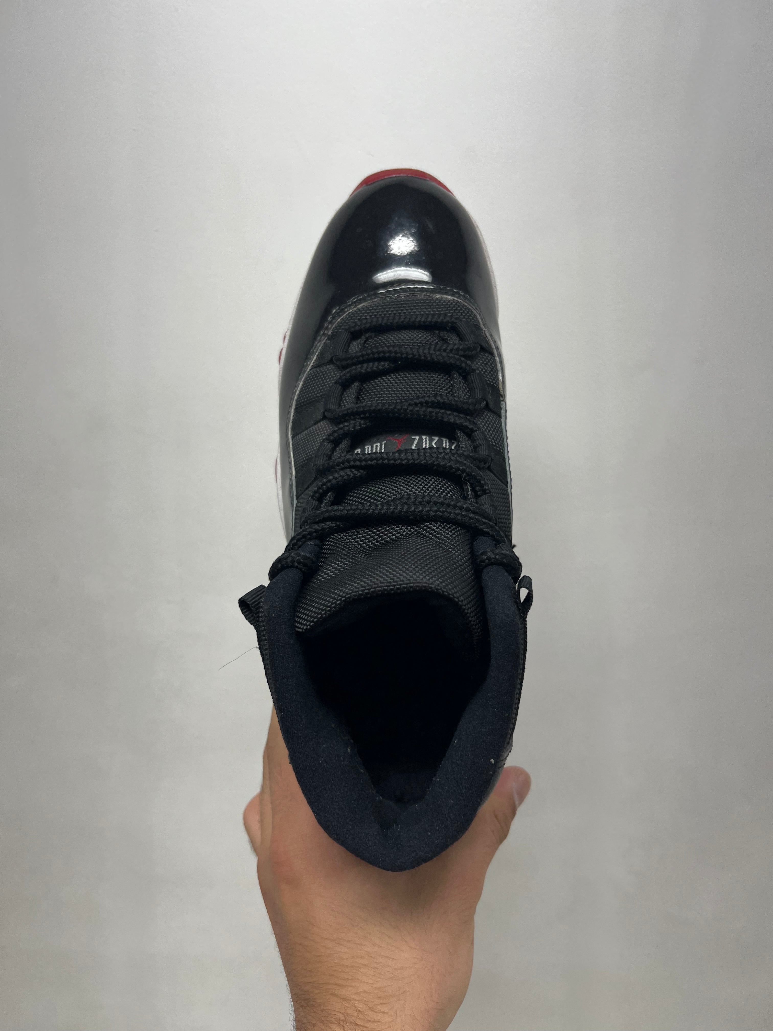 Jordan 11 Bred Sneakers