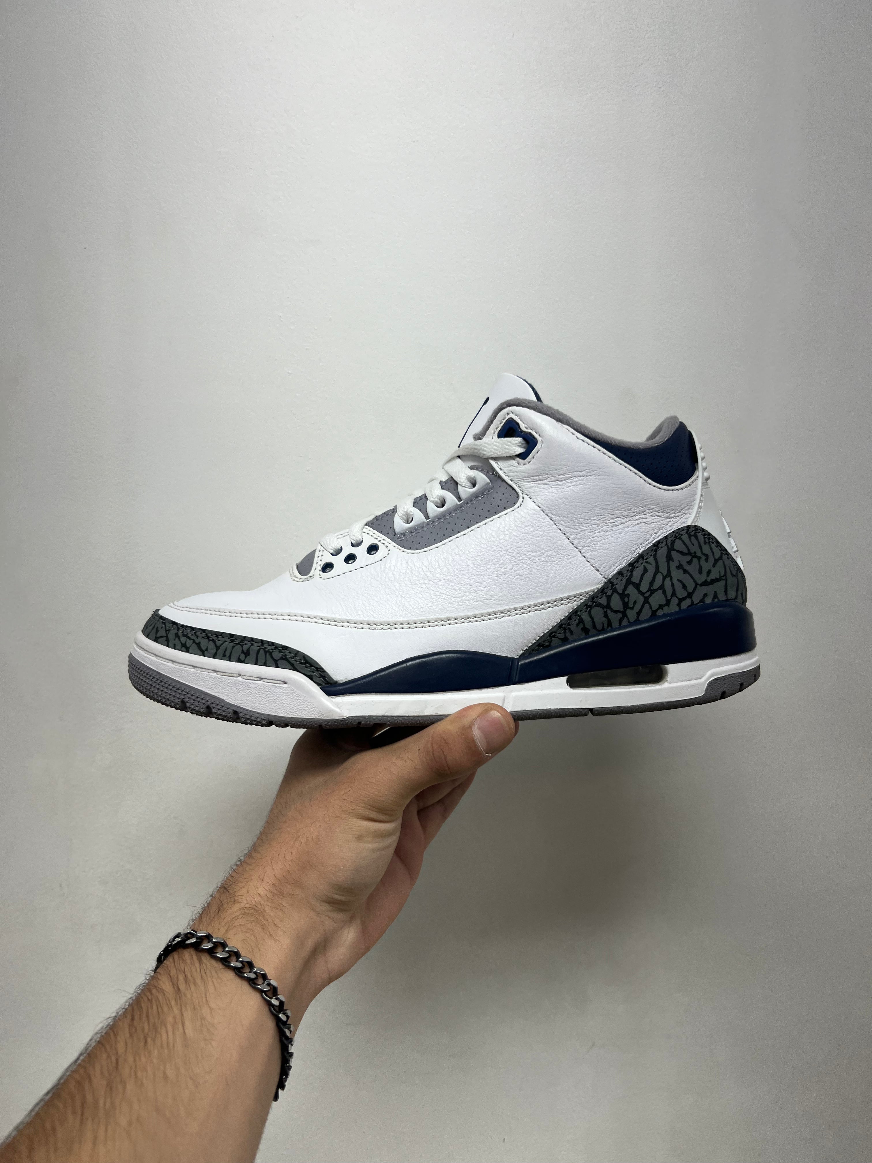 Jordan 3 Midnight Navy Sneakers