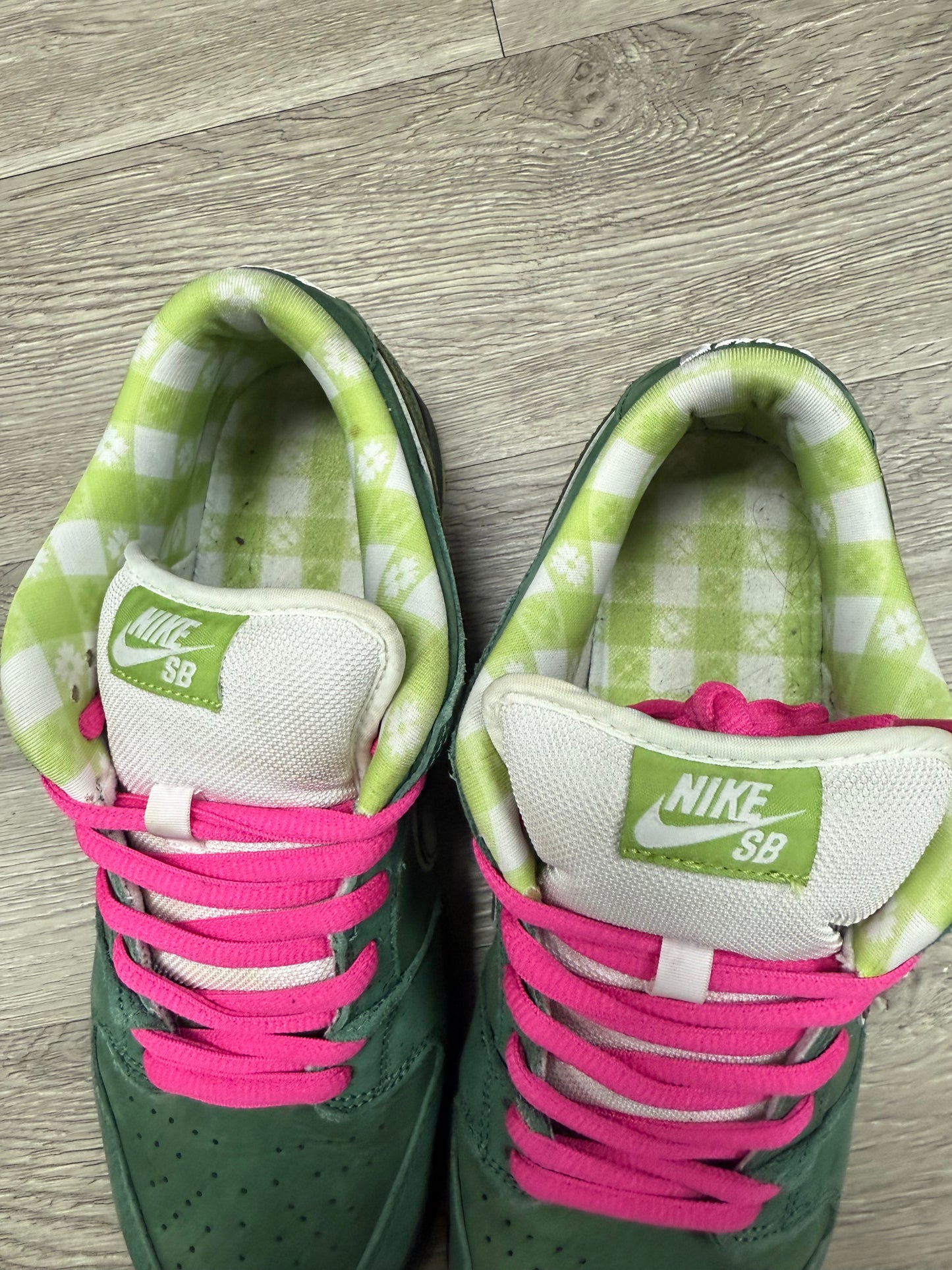 Nike SB Dunk Low Green Lobster Sneakers