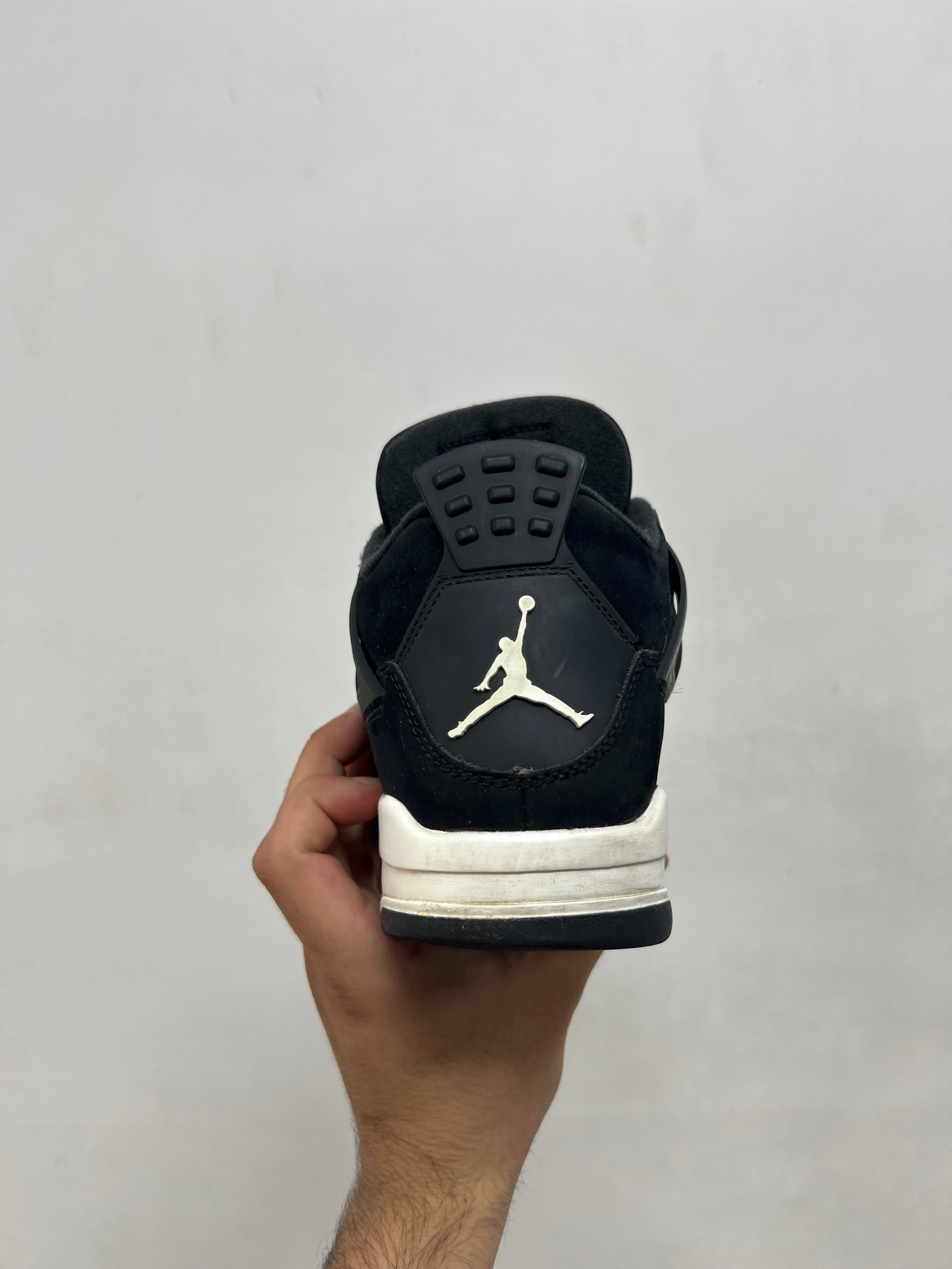 Jordan 4 White Thunder Sneakers