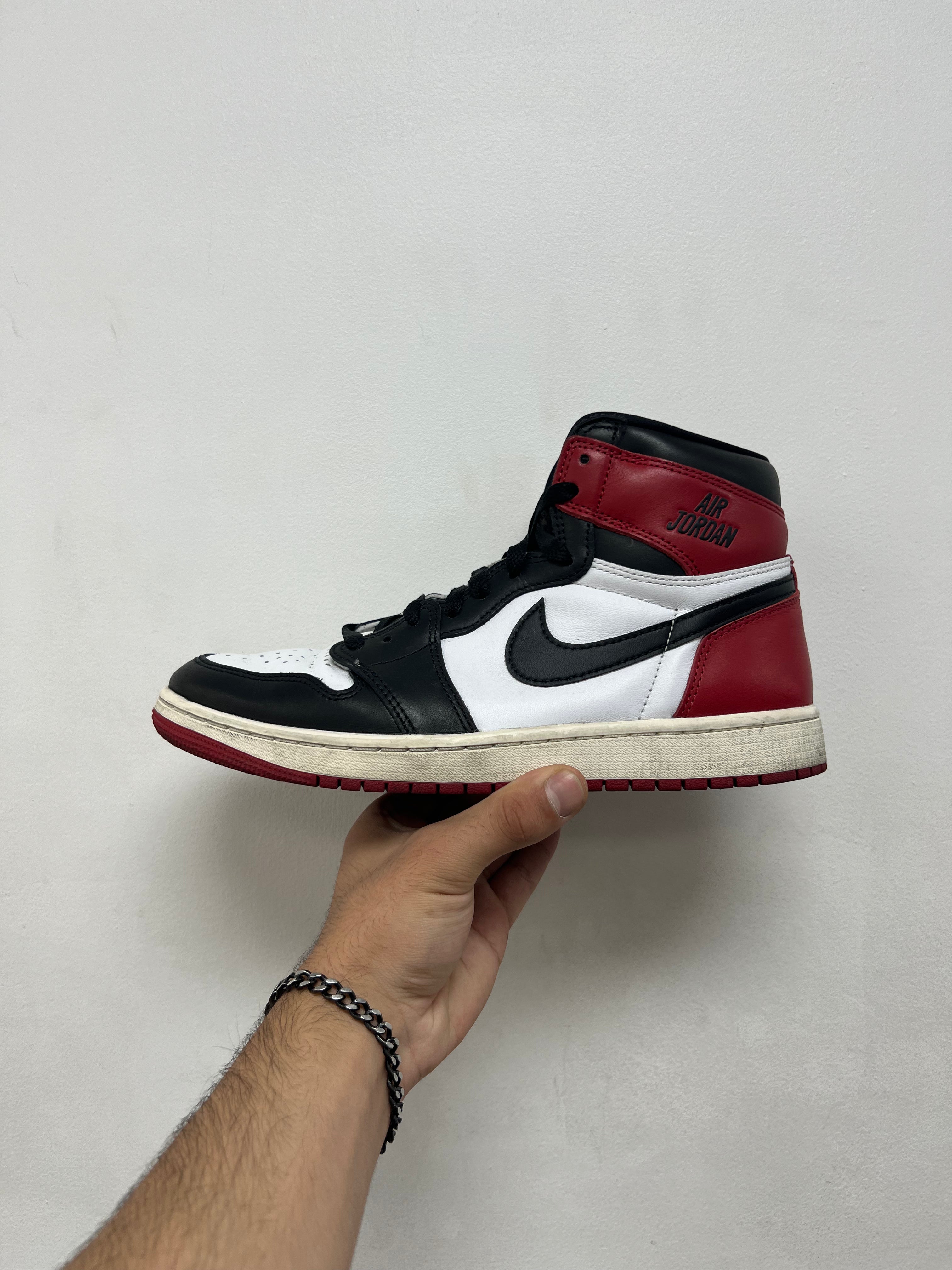 Jordan 1 Black Toe Sneakers