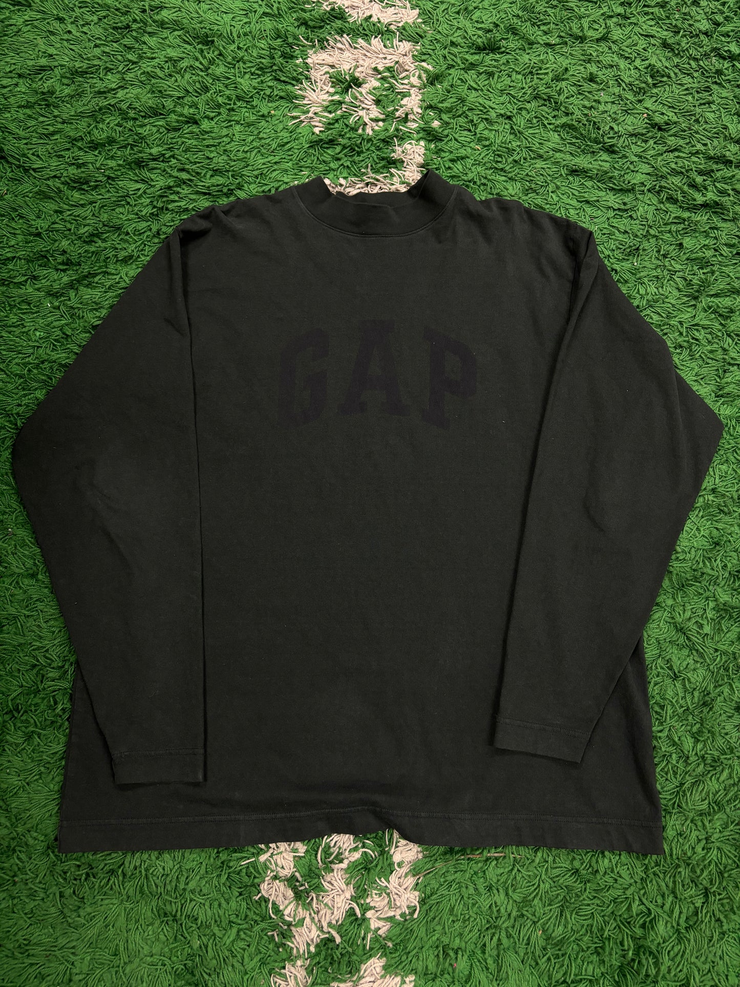 YZY GAP L/S Tee size:Small Used