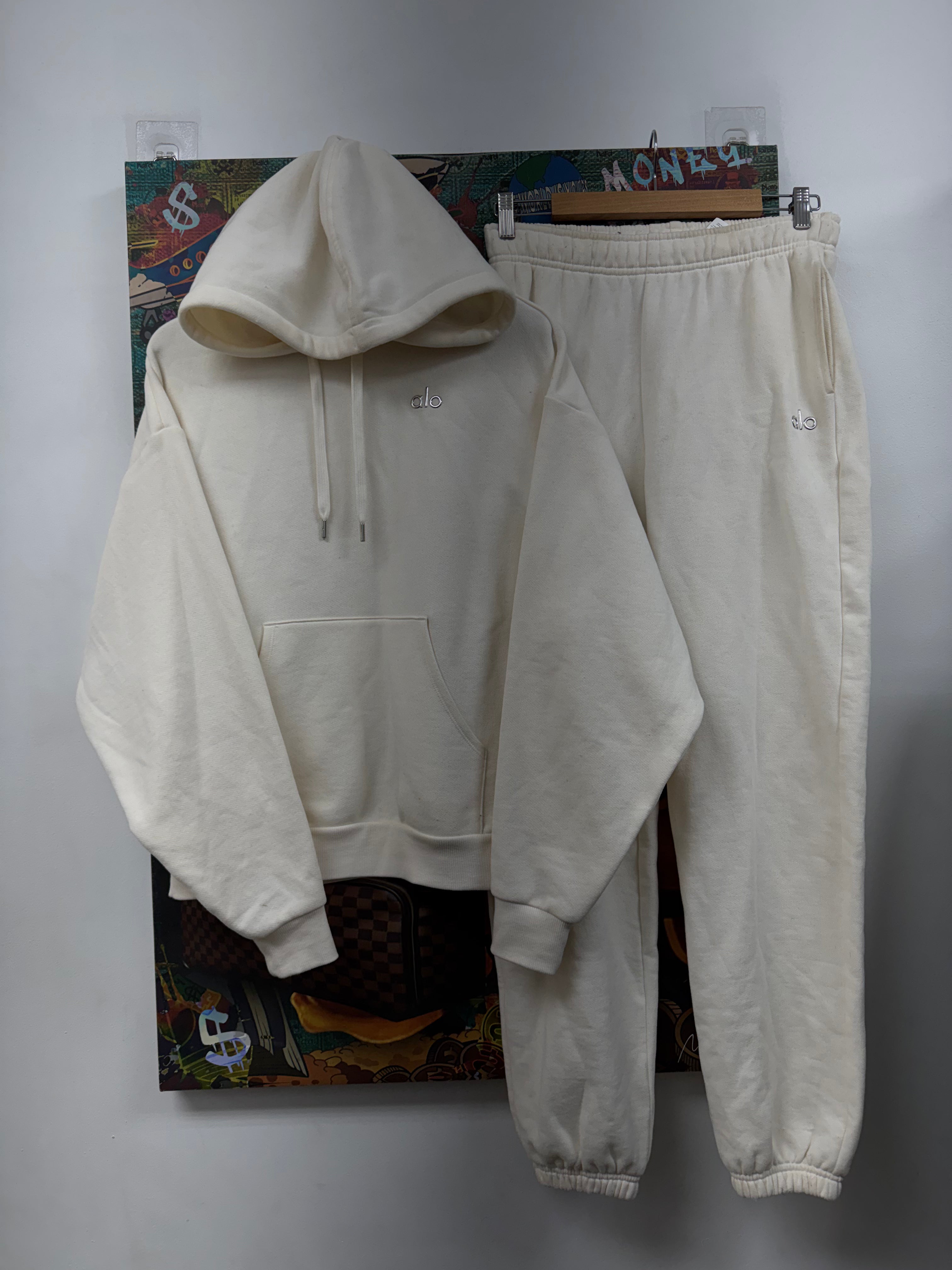 ALO Cream Accolade Sweatsuit