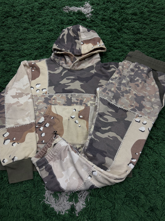 Amiri Desert Camo Sweatsuit  Used Medium-Small N/A