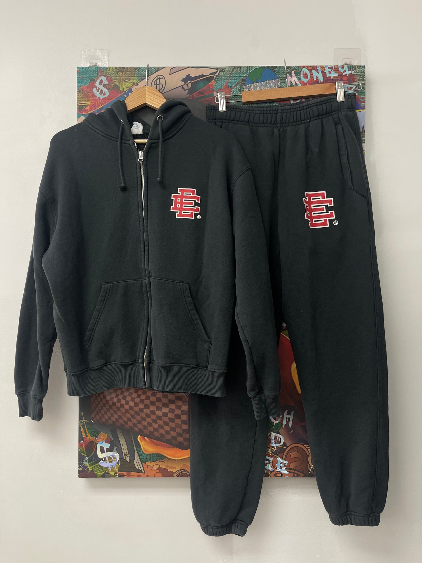 EE Sweatsuit Black Red Used Small N/A