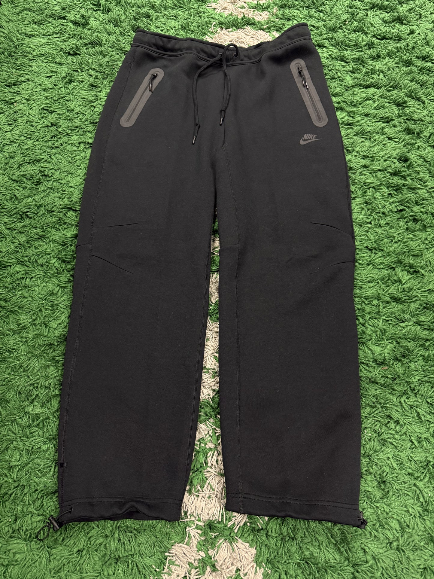 NIke Tech Sweats Black New Large With Tags