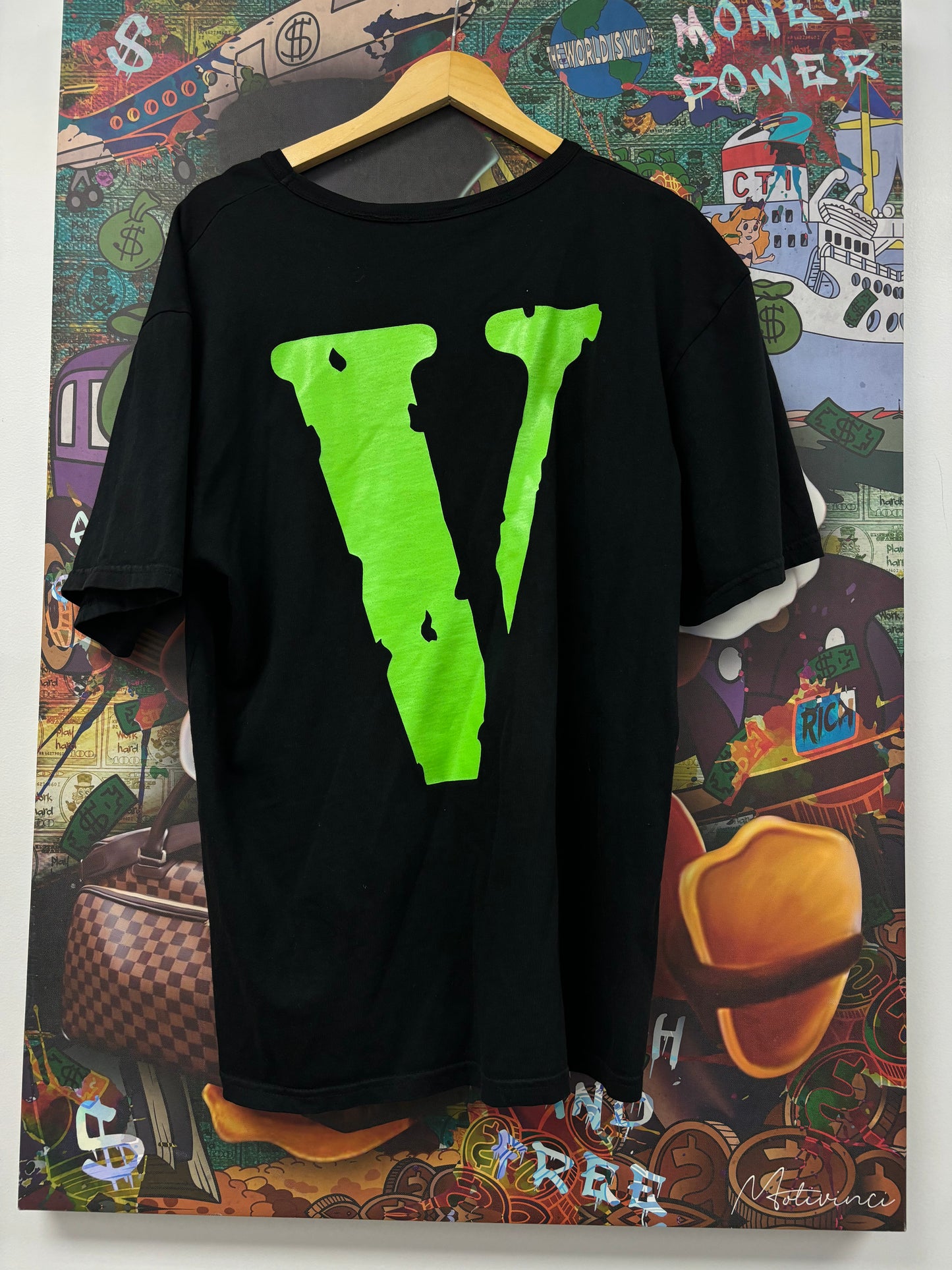 VLONE Friends Tee Black Neon Used Medium