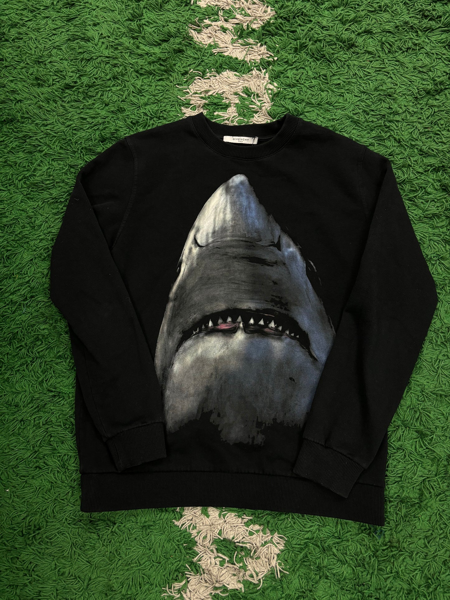 givenchy Crewneck Shark Black size:Medium Used