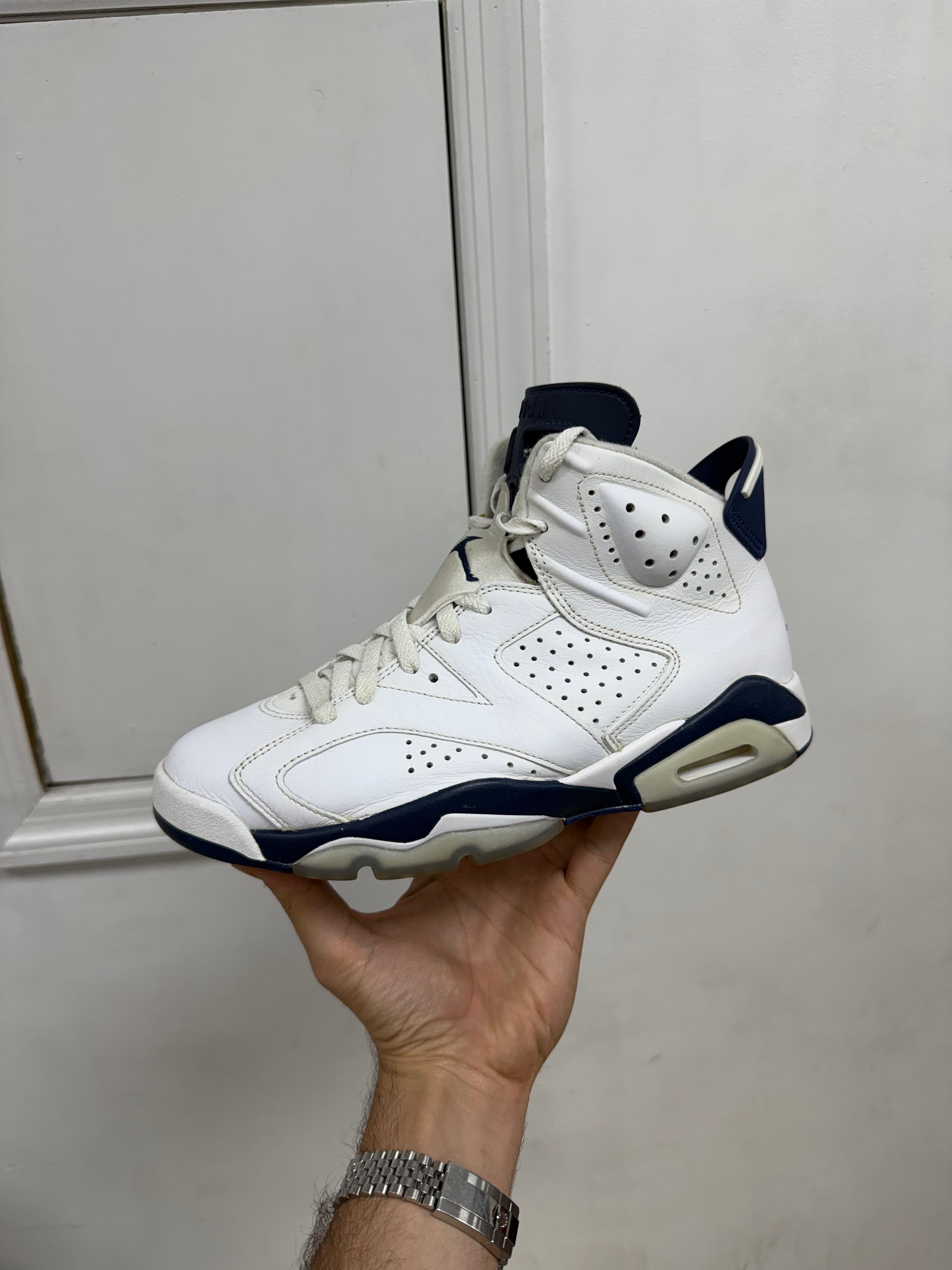 Jordan 6 Midnight Navy Sneakers
