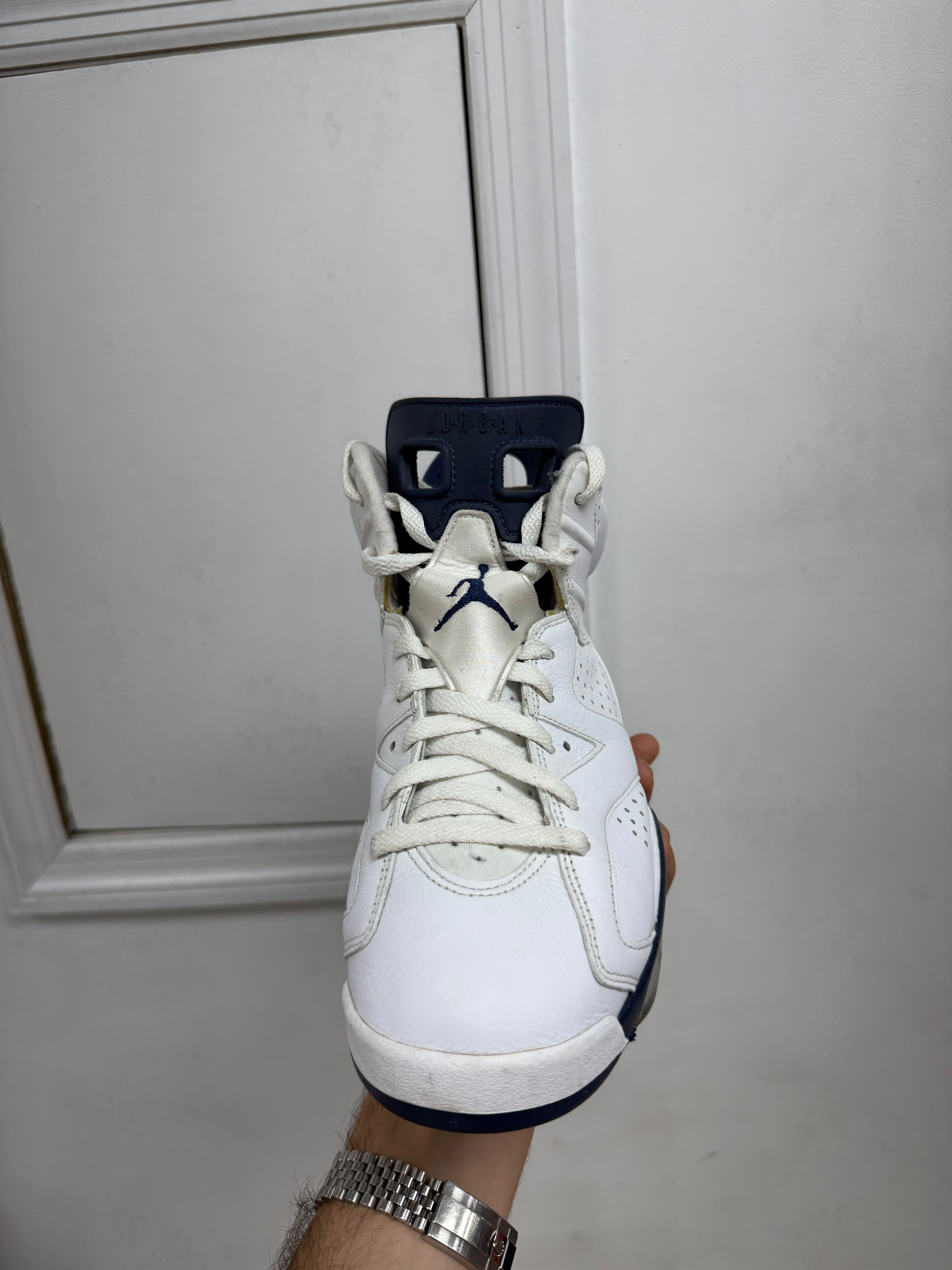 Jordan 6 Midnight Navy Sneakers