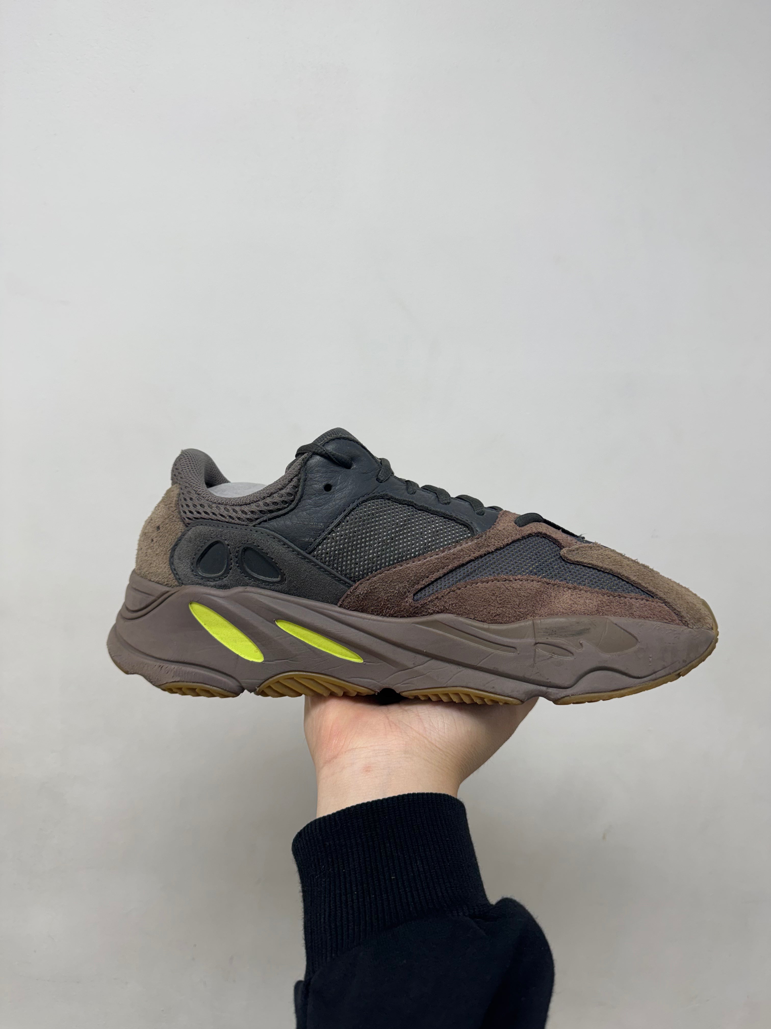 YZY 700 Mauve Sneakers