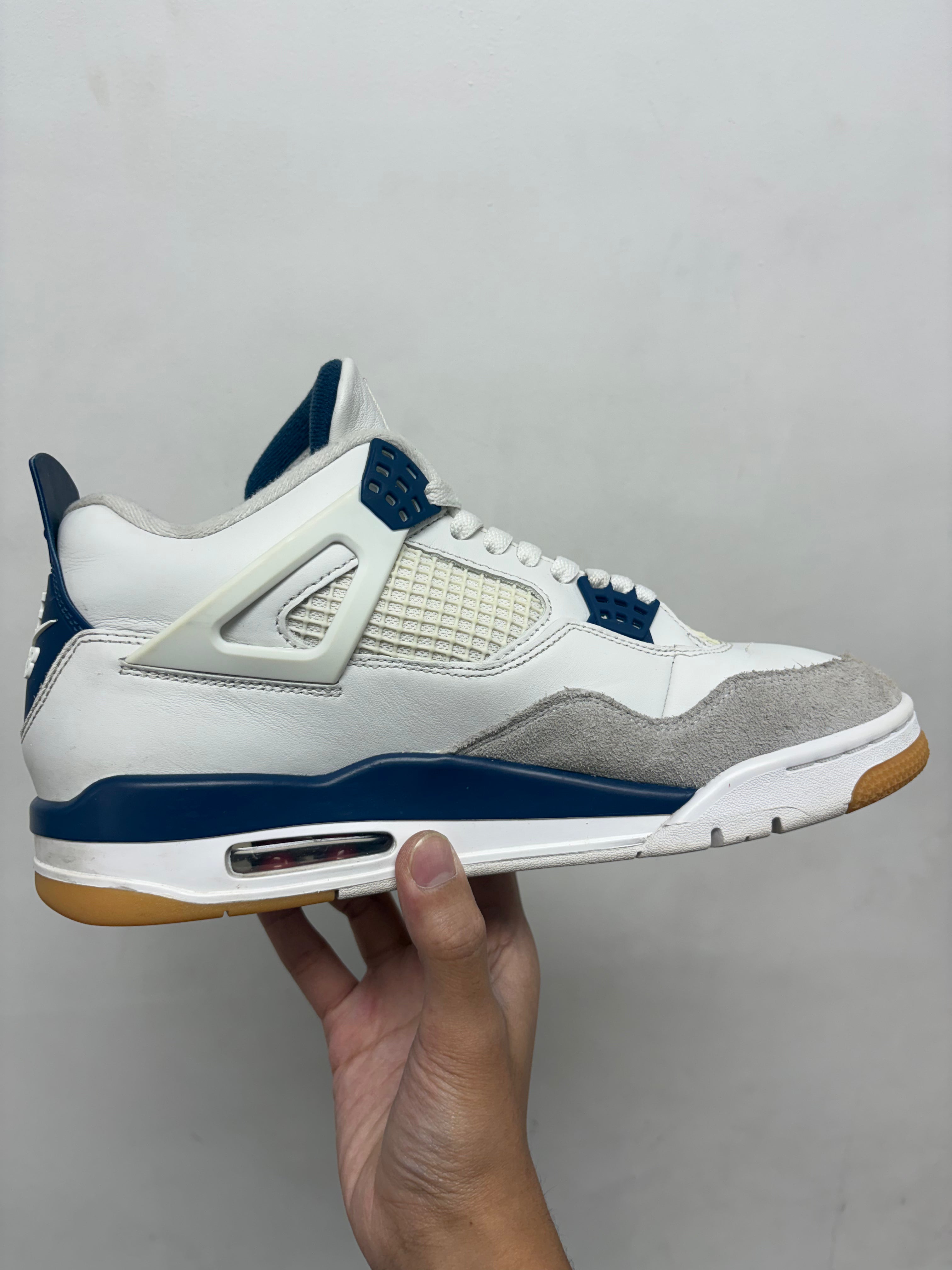 Jordan 4 SB Navy Sneakers