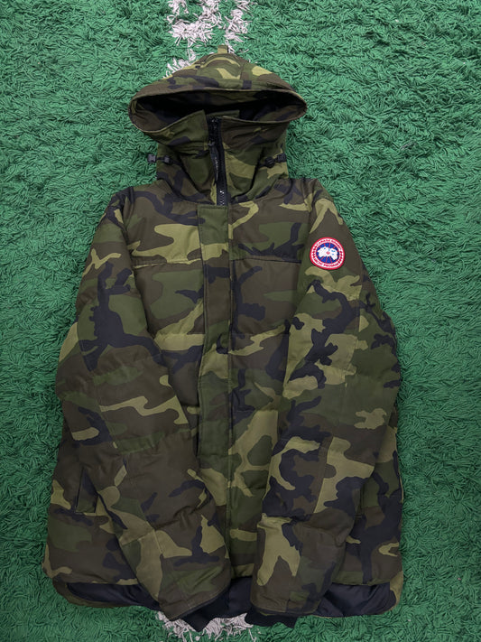 Canada Goose Parka Camo Used XL