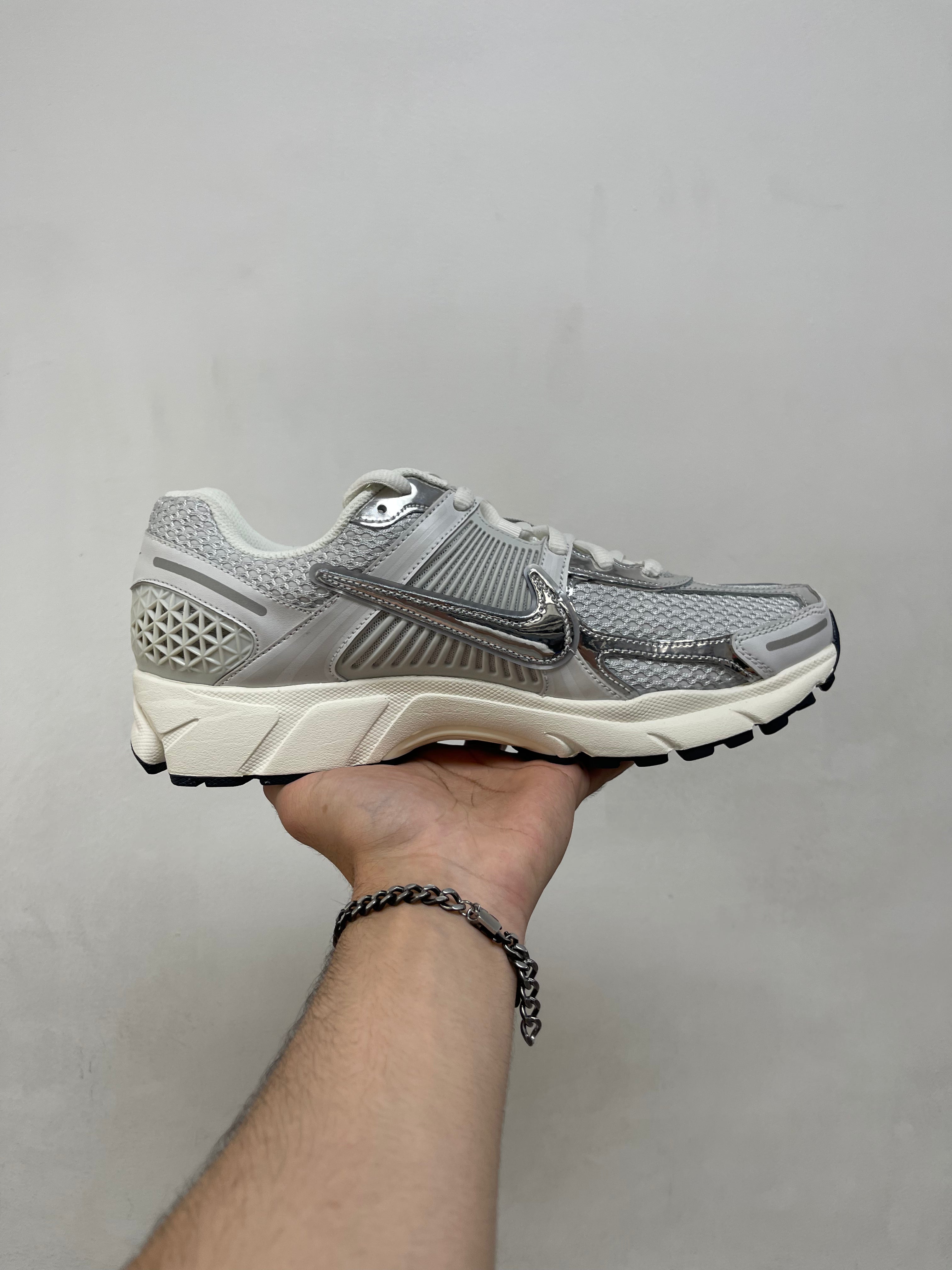 Nike Photon Dust Metallic Silver Vomero 5 Sneakers